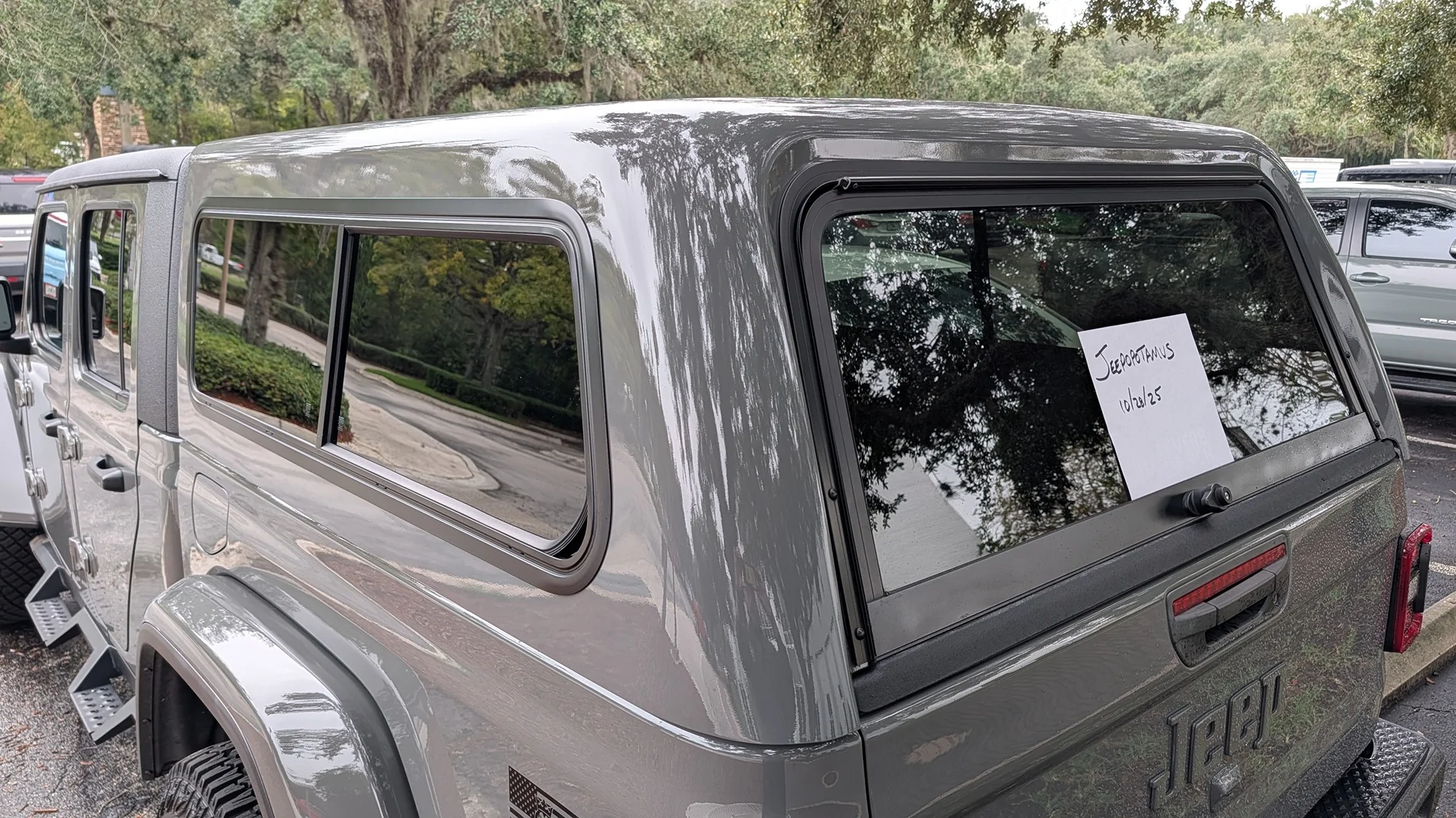 Jeep Gladiator A.R.E. CX Classic bed cap / price drop PXL_20251028_142603447
