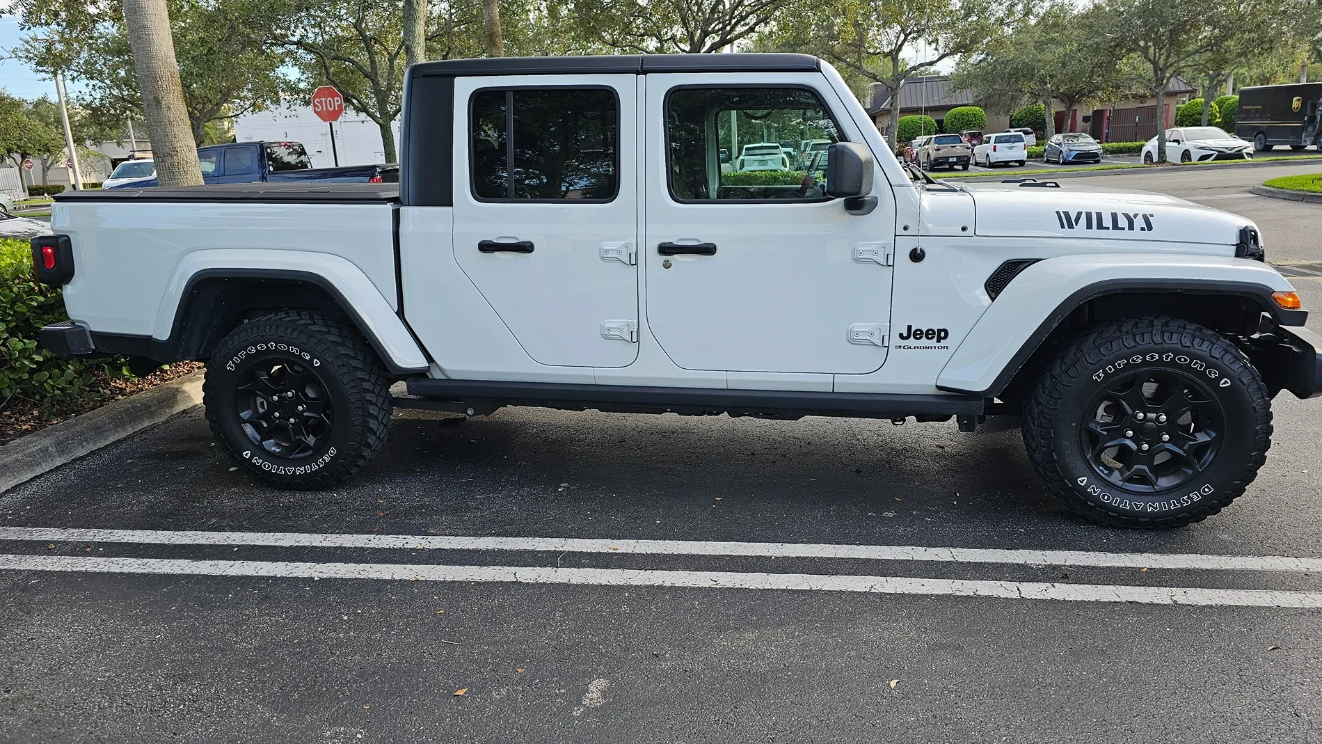 Jeep Gladiator 🤦‍♂️ It took me 2 years of owning this jeep to notice the factory put on 2 different color wheels, and now I can't unsee it. 1000018805