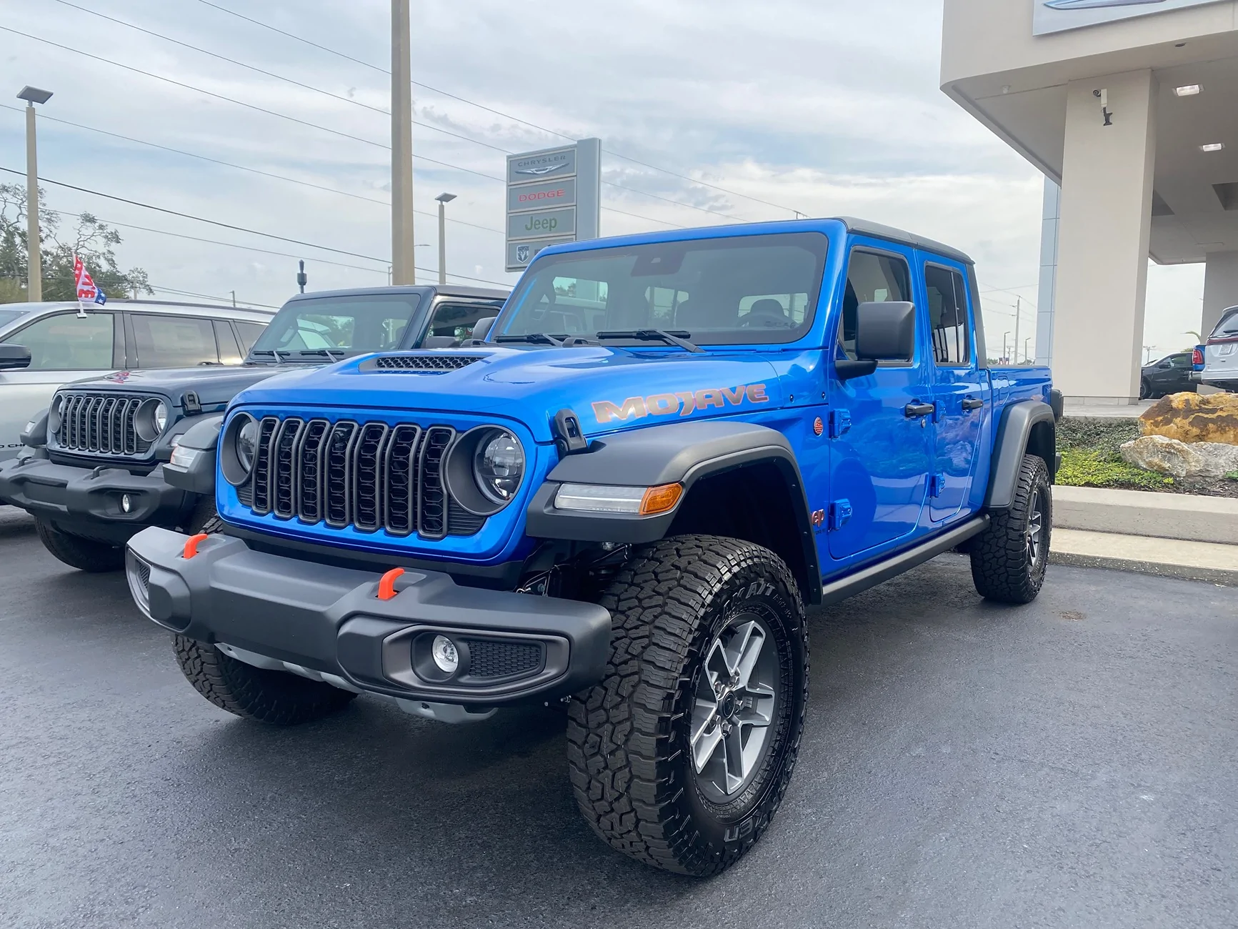 Jeep Gladiator Hydro Blue Pearl-Coat - Does it differ by year? IMG_1074