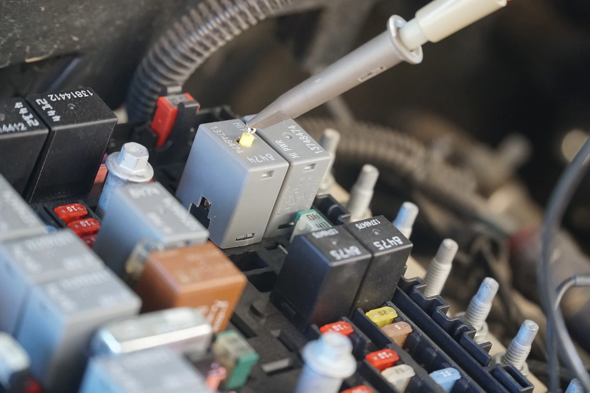Jeep Gladiator Are the batteries really isolated during ESS stops? DSC05437