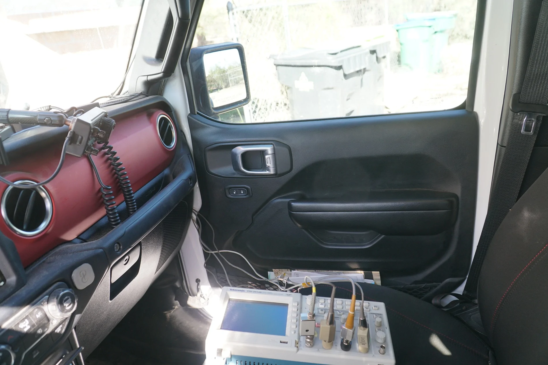 Jeep Gladiator Are the batteries really isolated during ESS stops? DSC05464