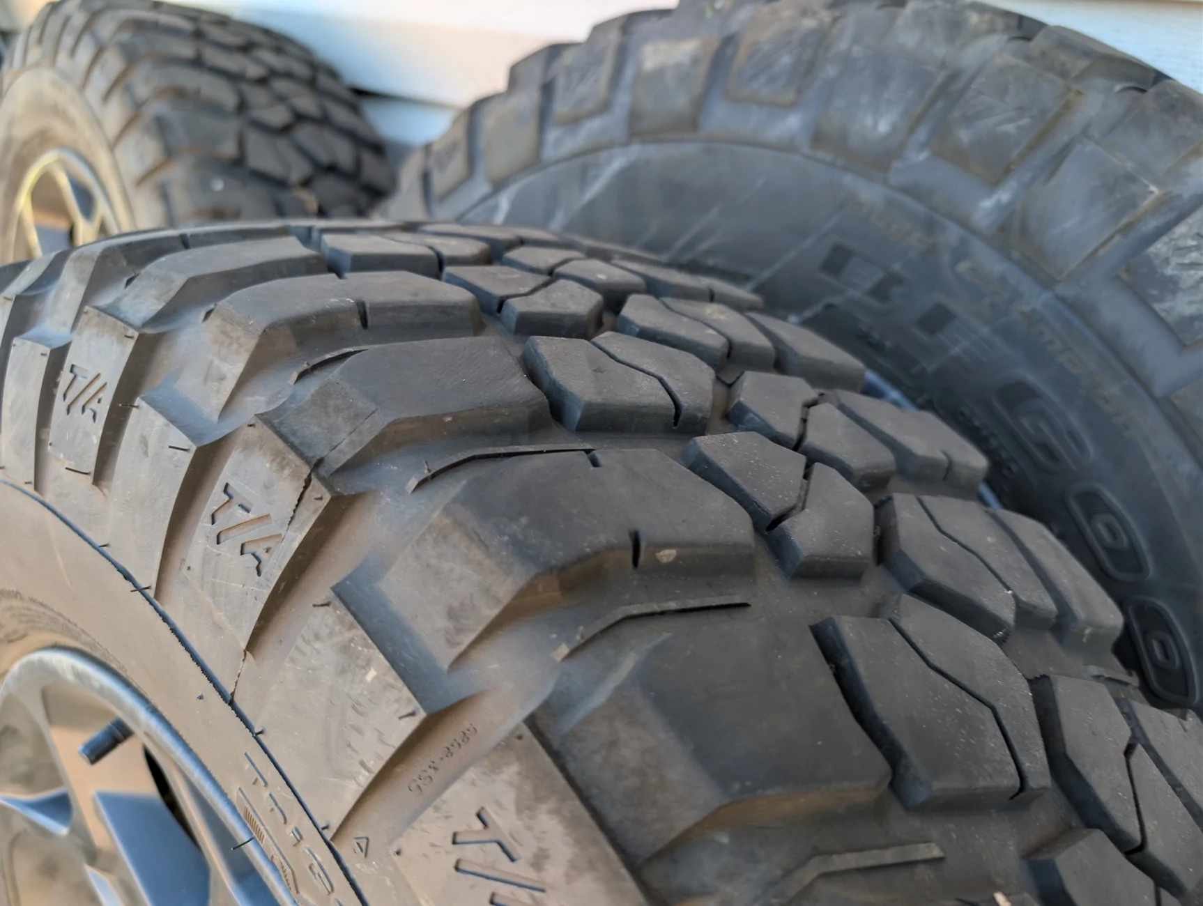 Jeep Gladiator Willys OEM wheels and tires PXL_20251025_202628017