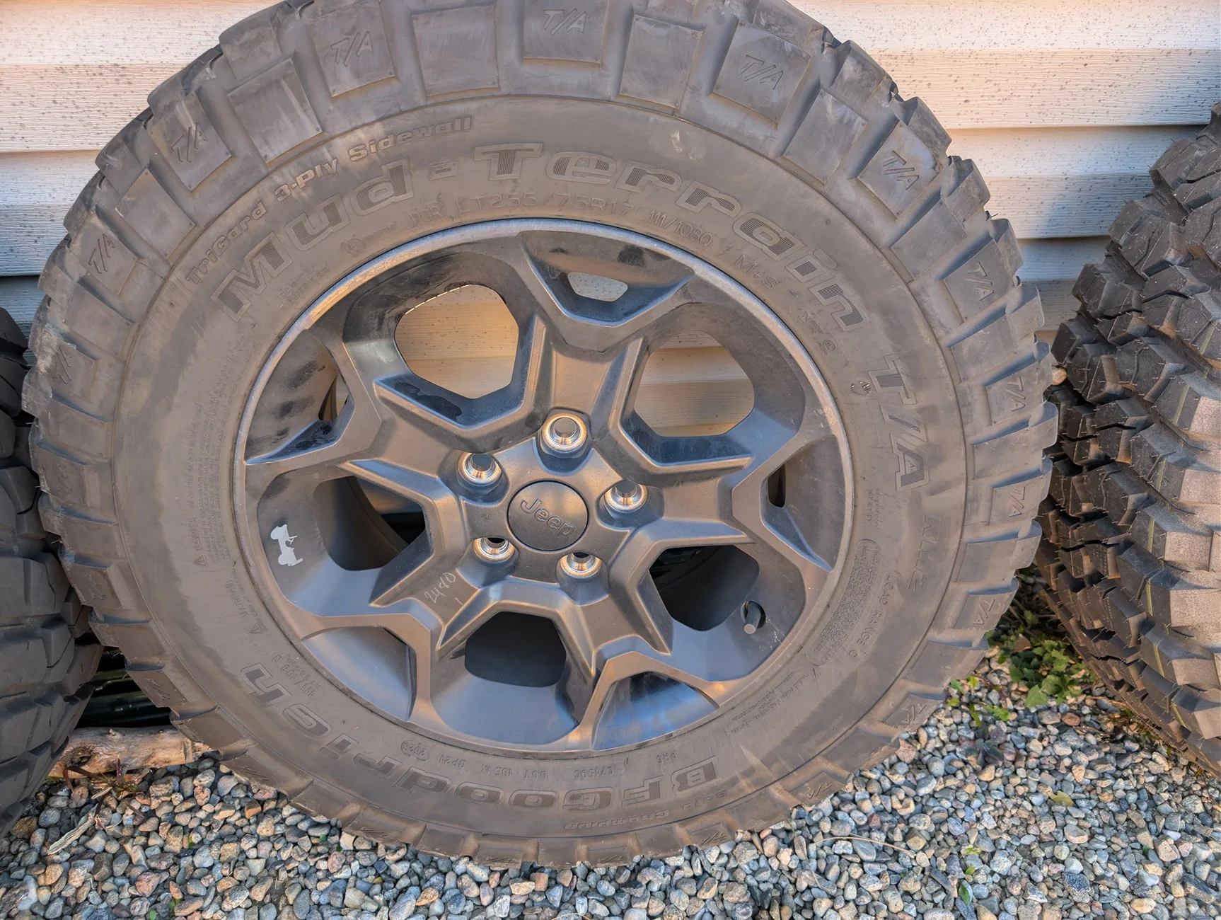 Jeep Gladiator Willys OEM wheels and tires PXL_20251025_202622399