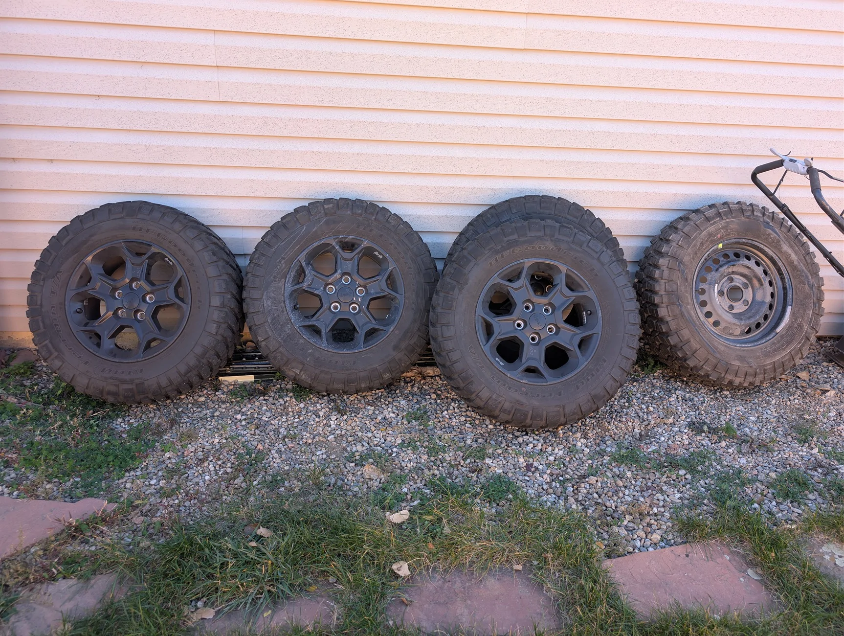Jeep Gladiator Willys OEM wheels and tires PXL_20251025_202558124