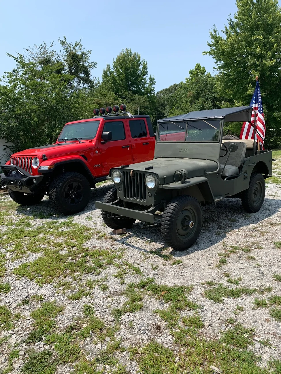 Jeep Gladiator Jeeps Parking Next To Jeeps IMG_2273