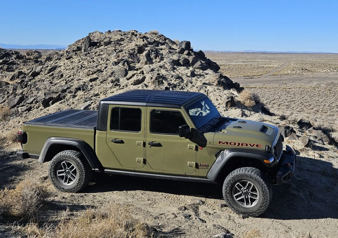 Jeep Gladiator Trade my JLU for a JT? 20251027_145949 (1)