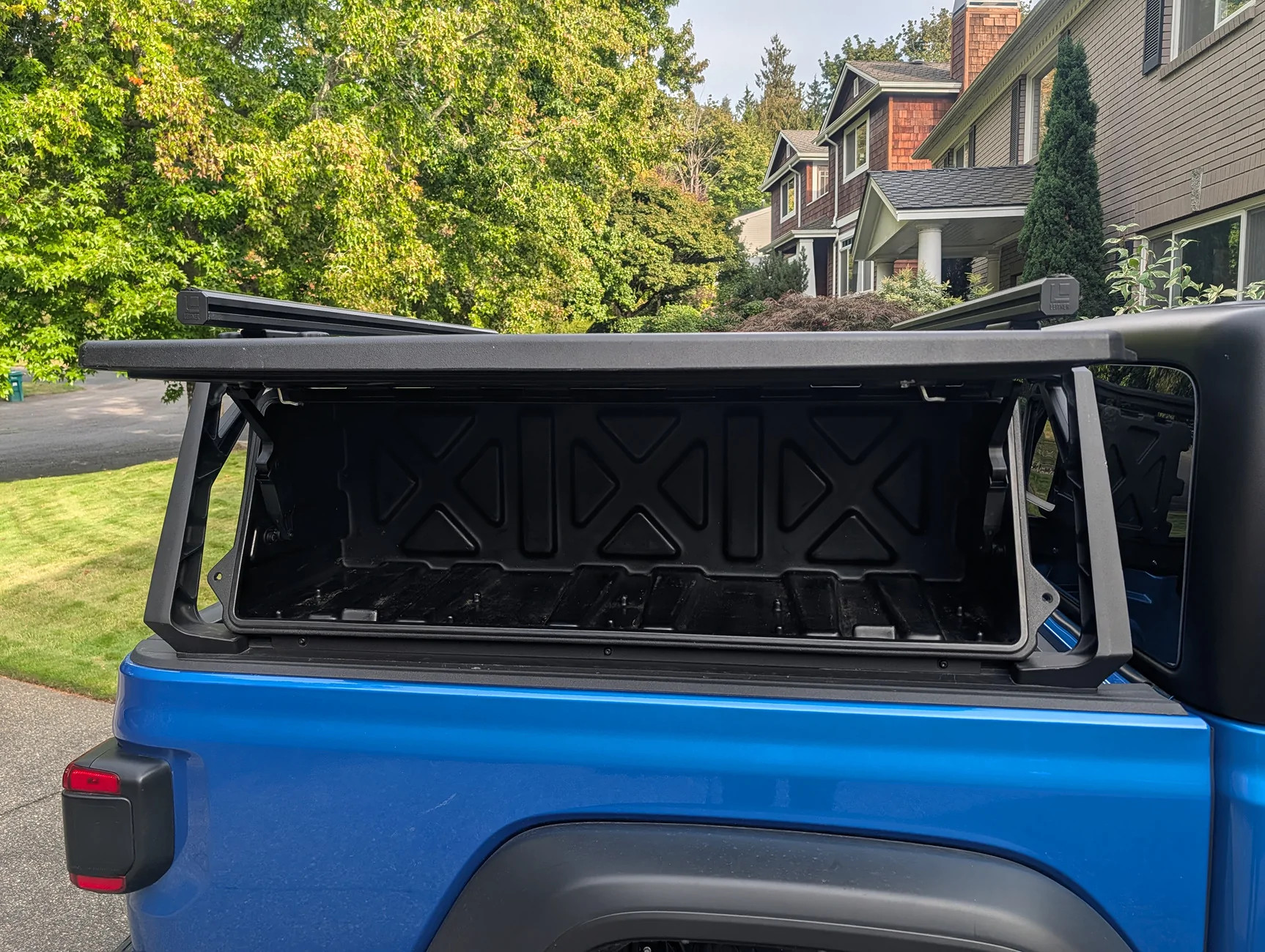 Jeep Gladiator $1,600 Leitner Designs Bed Rack with Accessories PXL_20251009_225111526.MP