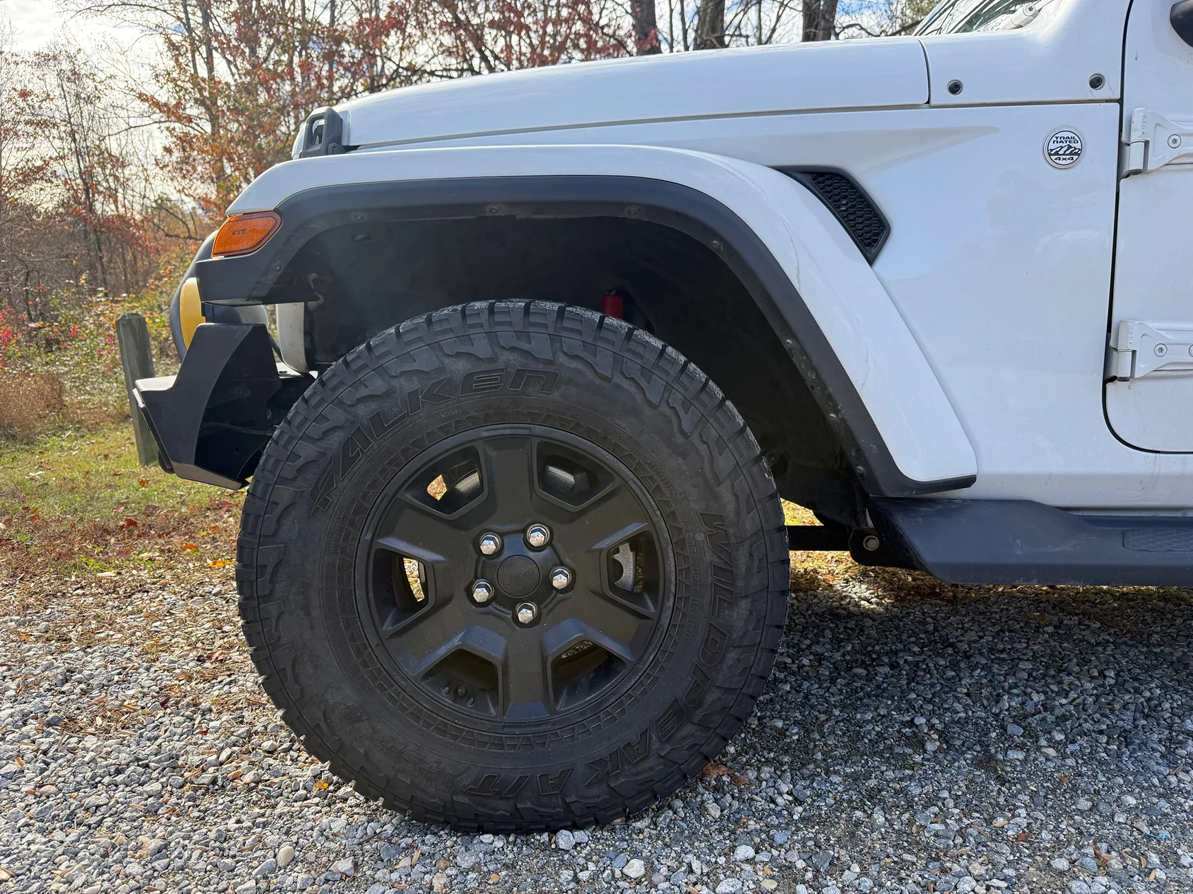 Jeep Gladiator Mojave front springs and airlift 1000 bags with sport fender flares IMG_8277