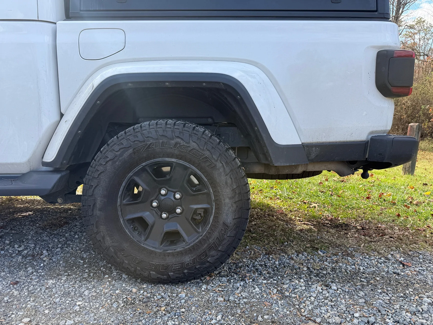 Jeep Gladiator Mojave front springs and airlift 1000 bags with sport fender flares IMG_8278