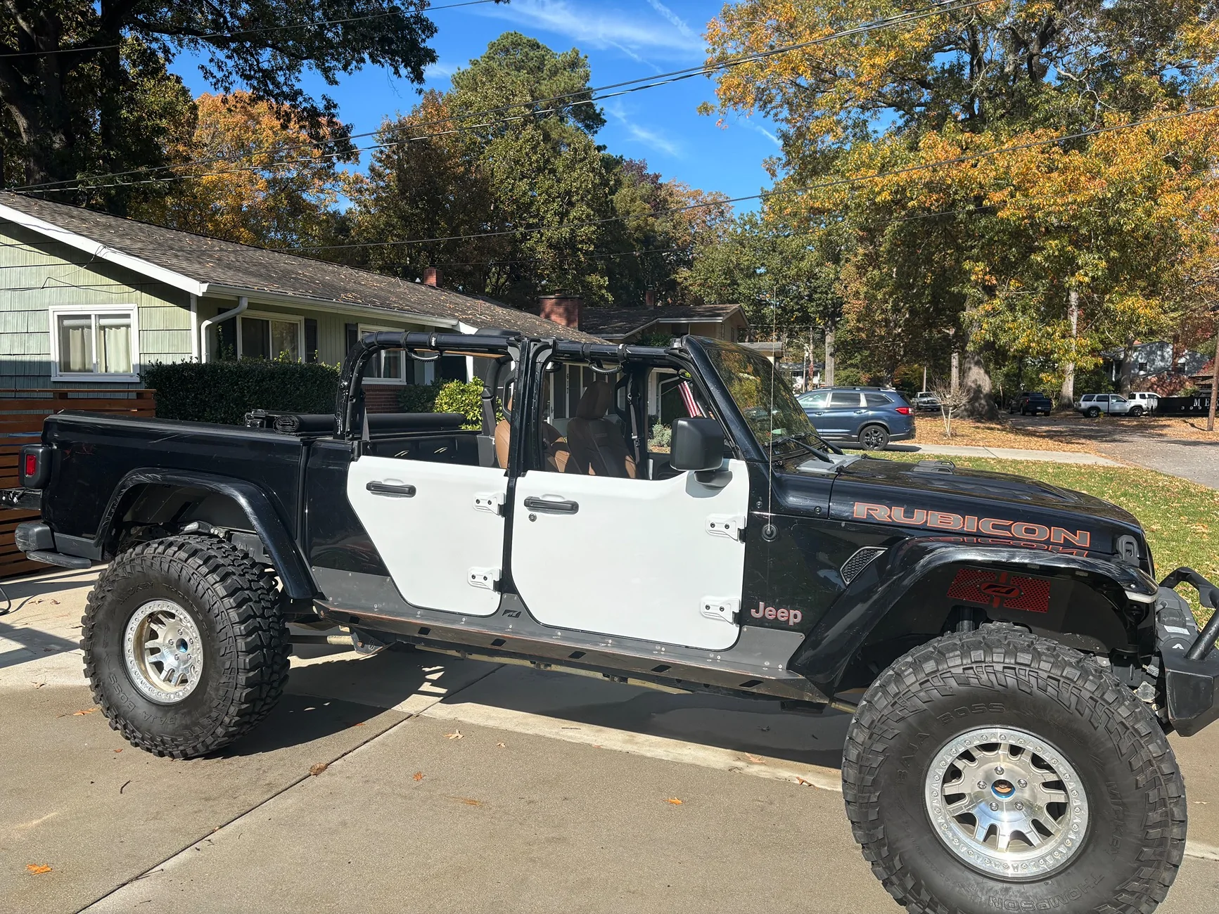 Jeep Gladiator FT White half doors looking for black half doors IMG_1592