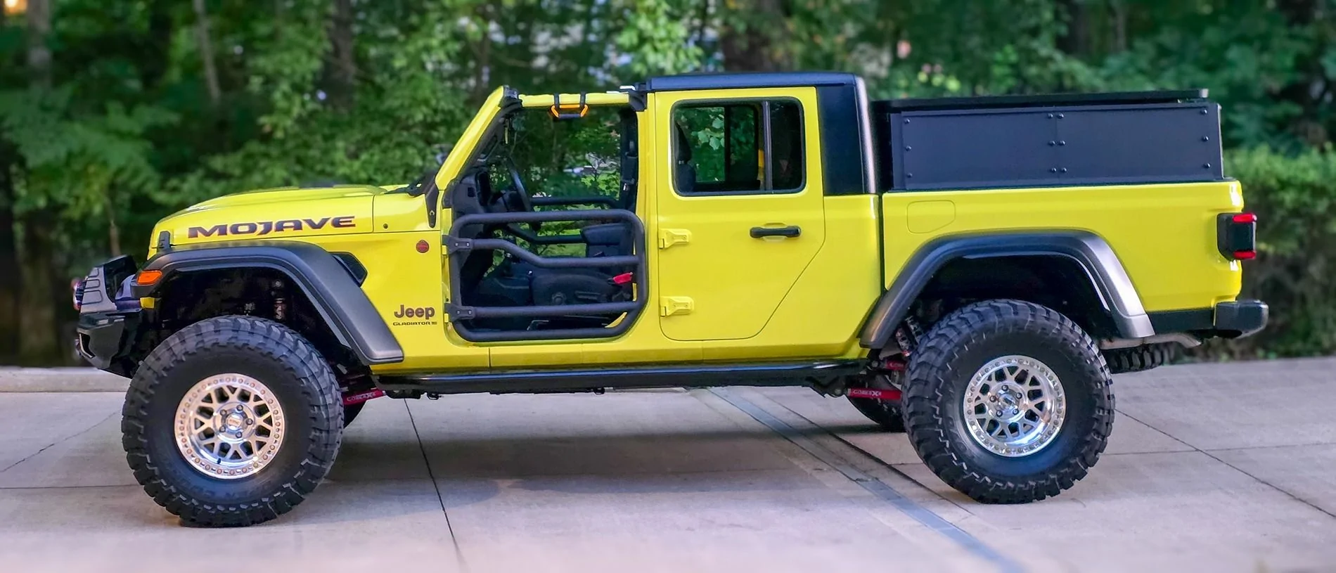 Jeep Gladiator Individual Steps vs Full Length Step Bar side25