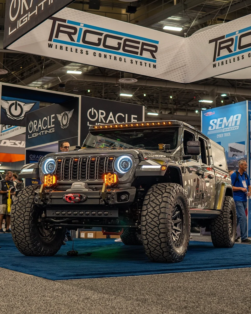 Jeep Gladiator ORACLE LIGHTING UNIVERSAL PRE-RUNNER STYLE LED GRILL LIGHT KIT (NEW STYLE) oracle-gladiator_grill_led