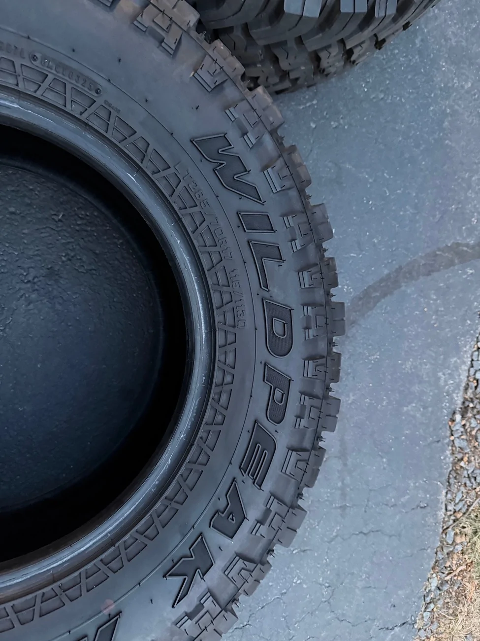 Jeep Gladiator Falken Wildpeak M/T Take-Offs 285/70r17 - 2025 Rubicon - Set of 5 ($1100) Tirepic4