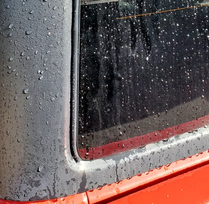 Jeep Gladiator Leaking rear window : fixes for those who don't want to play dealer roulette, wait 2 months, have their top scratched, seats ripped etc.... 1763063691257-h5