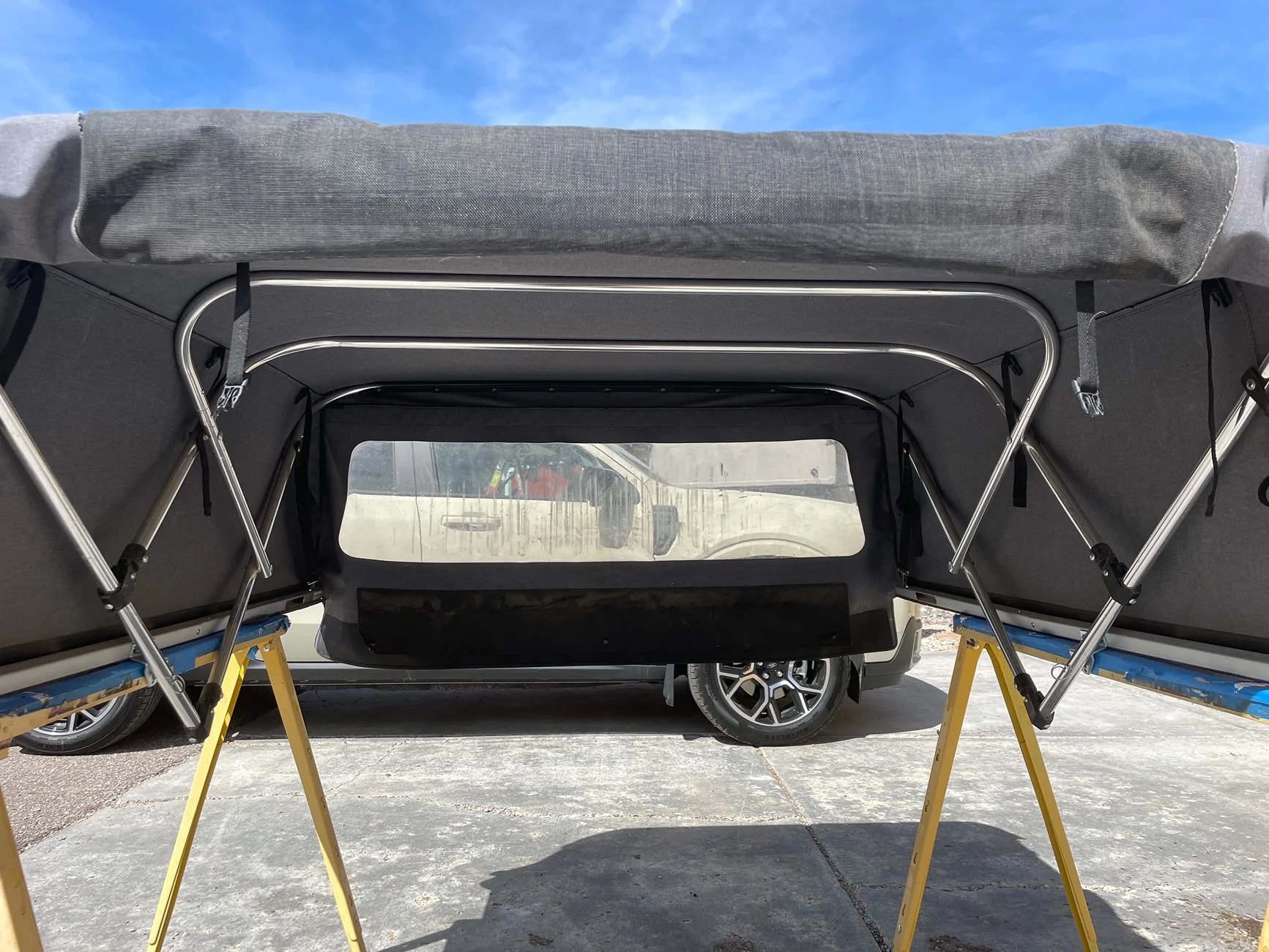 Jeep Gladiator Softopper, Sunrider, Thule Rack IMG_8208