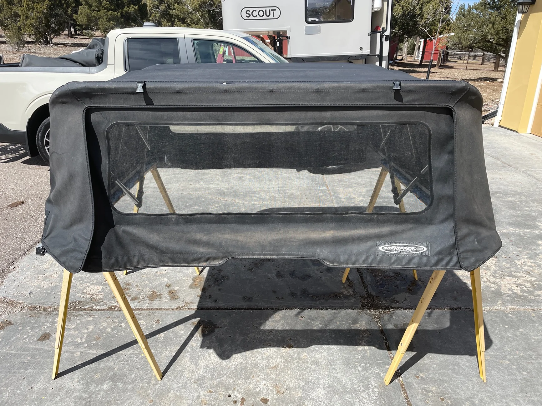 Jeep Gladiator Softopper, Sunrider, Thule Rack IMG_8204
