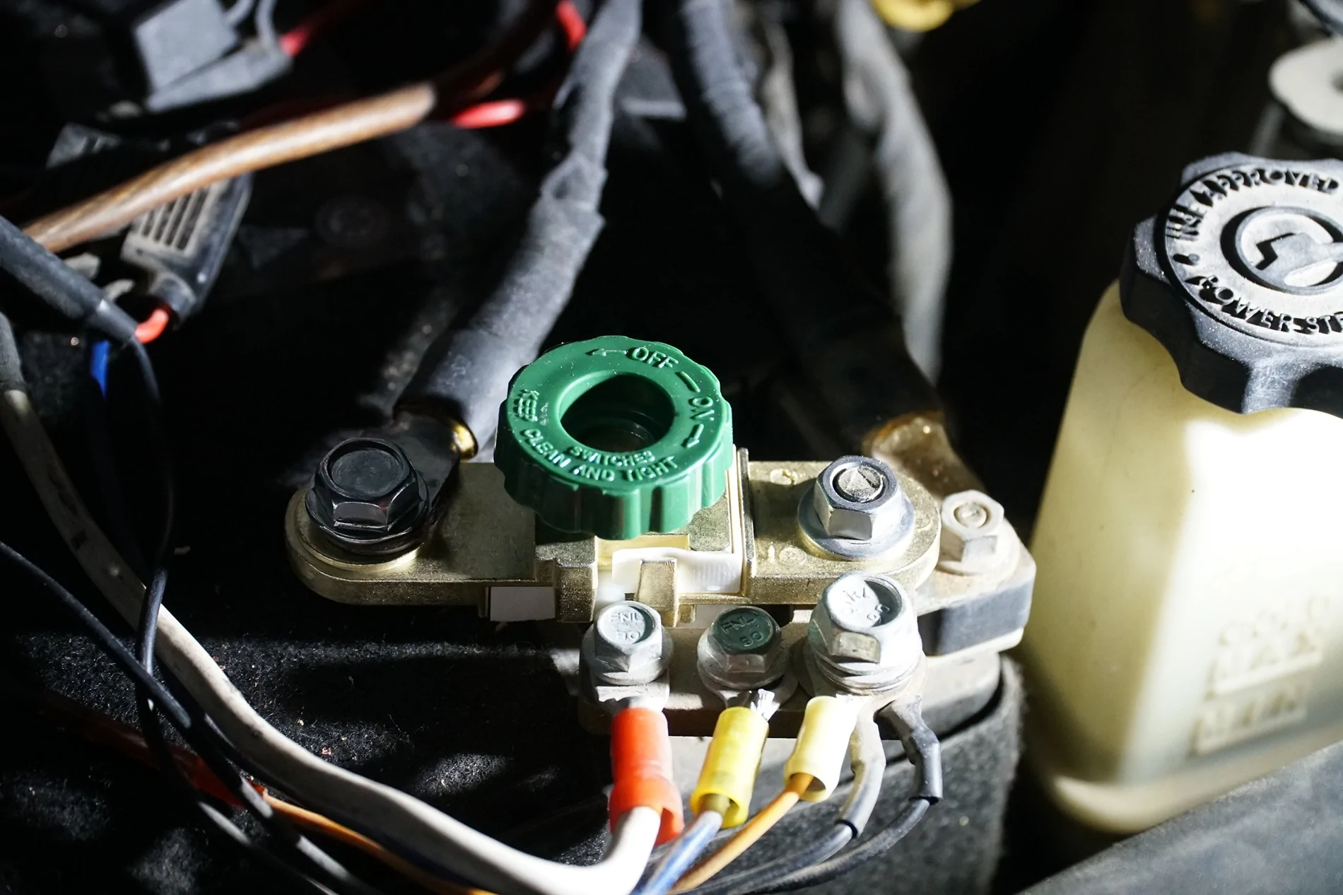 Jeep Gladiator Install auxiliary battery disconnect in 5 minutes DSC05568