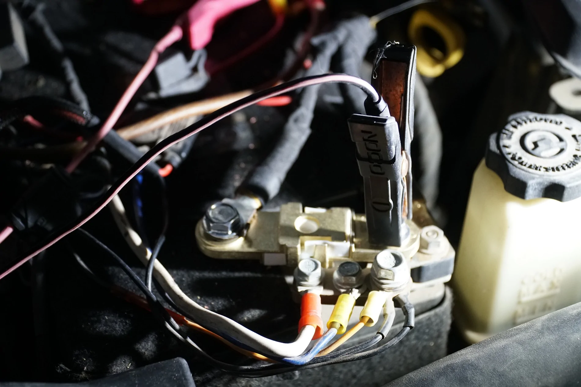 Jeep Gladiator Install auxiliary battery disconnect in 5 minutes DSC05572