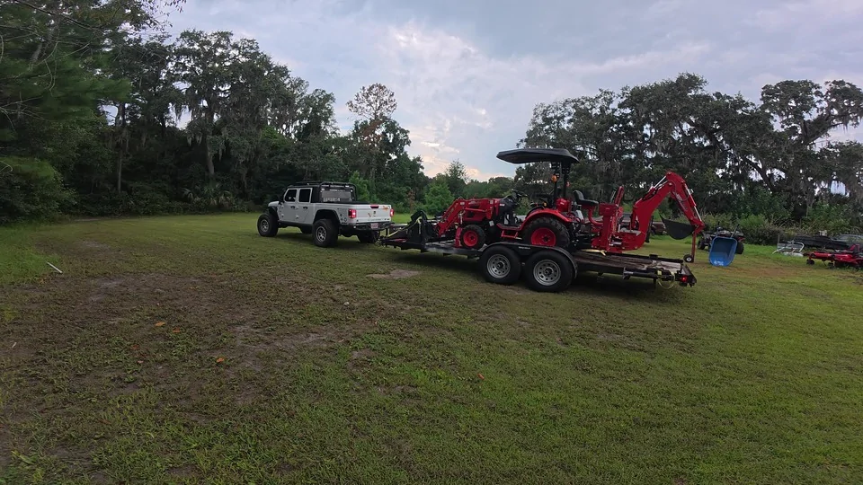 Jeep Gladiator Suspension height 750 lbs gear 20250813 Tyson Jeep Pulling Trailer at Home - Flemington, FL (2)