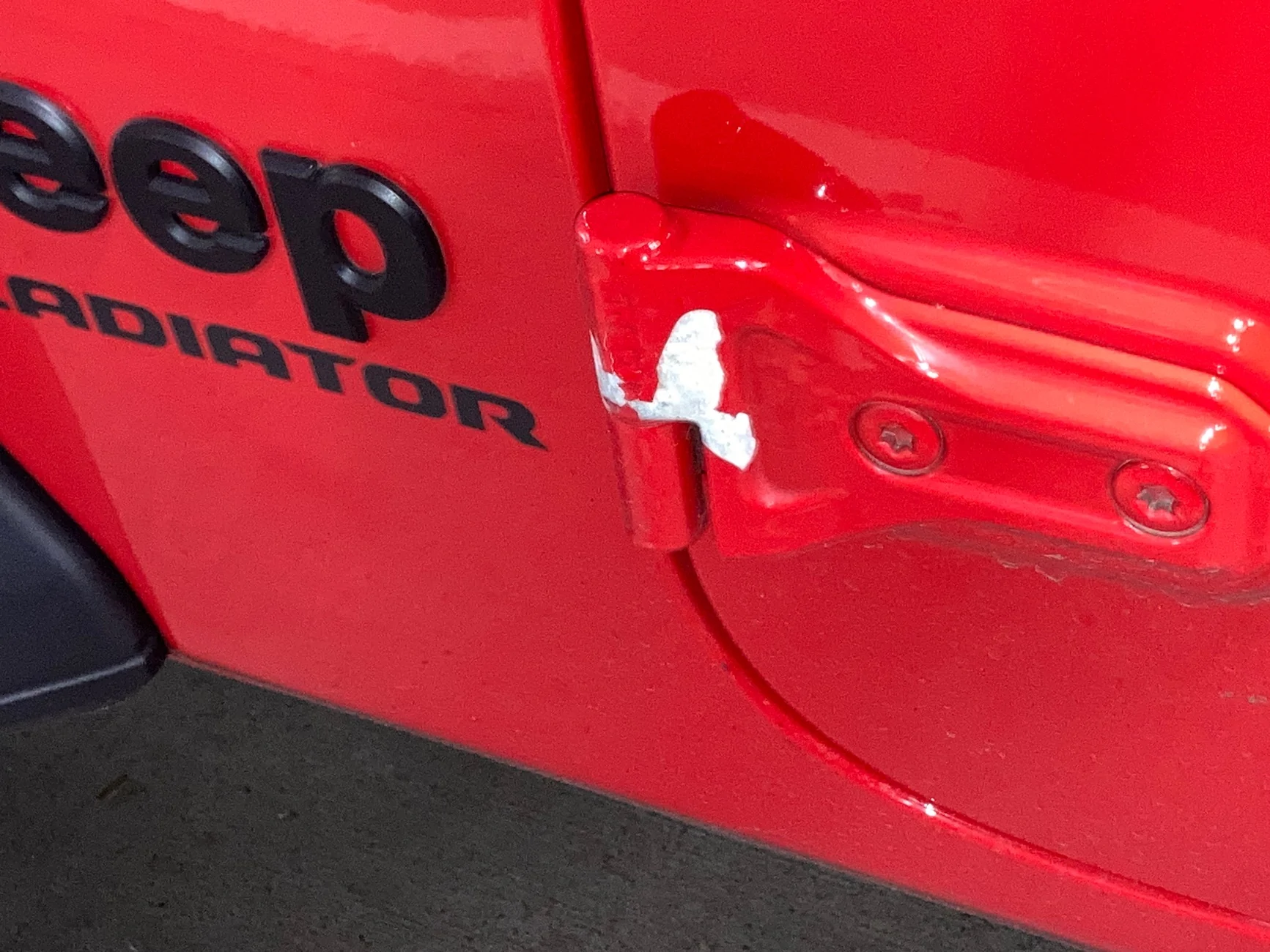Jeep Gladiator Paint issue on door hinge pin. IMG_9307