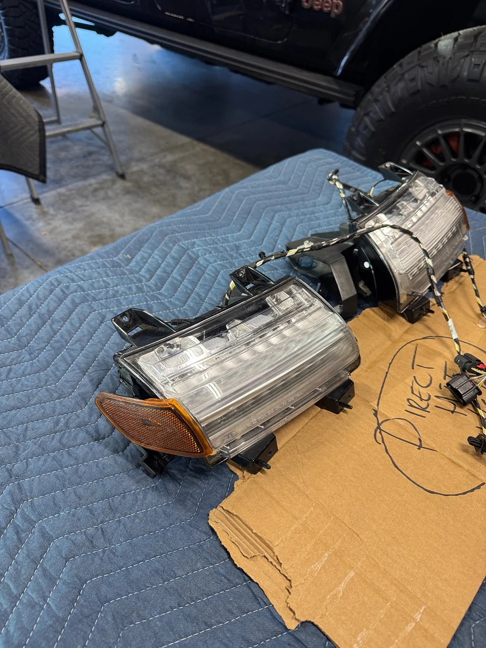 Jeep Gladiator OEM LED Turn signals and side marker lights $90 IMG_4218
