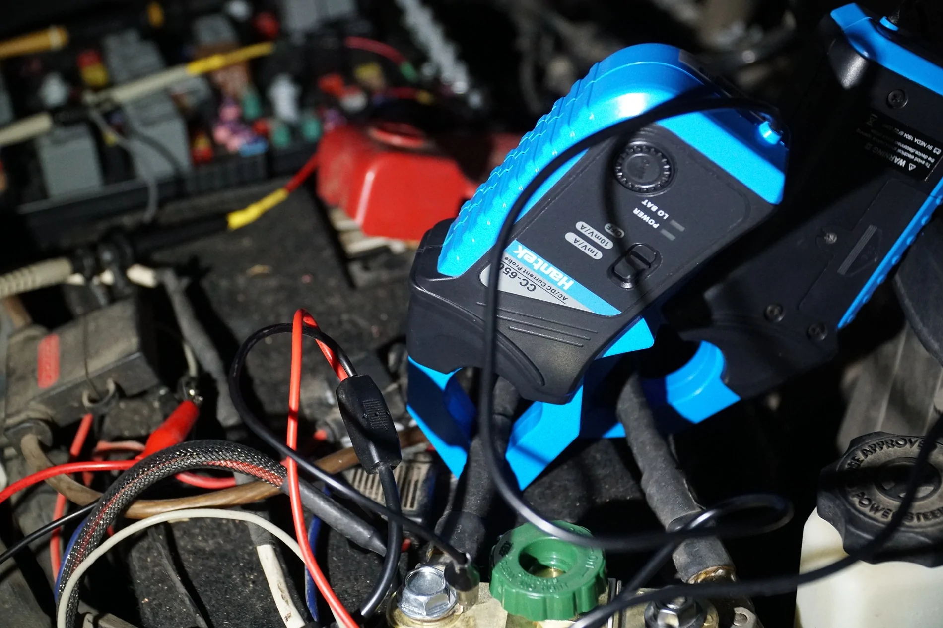 Jeep Gladiator Install auxiliary battery disconnect in 5 minutes DSC05592