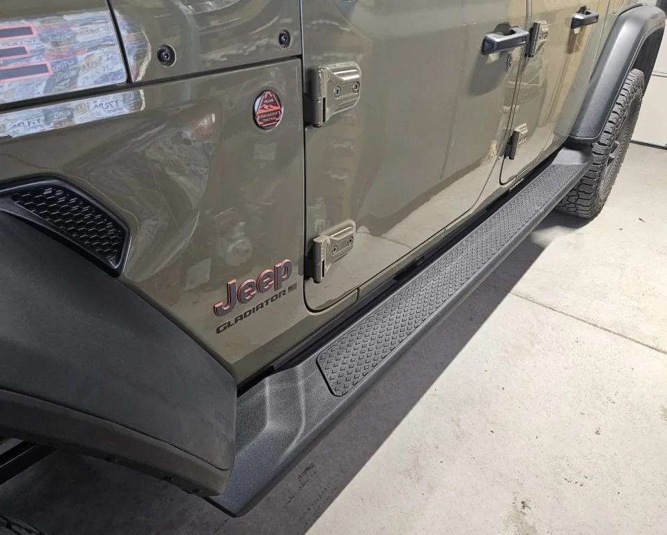Jeep Gladiator Individual Steps vs Full Length Step Bar 20251117_094033 (1)
