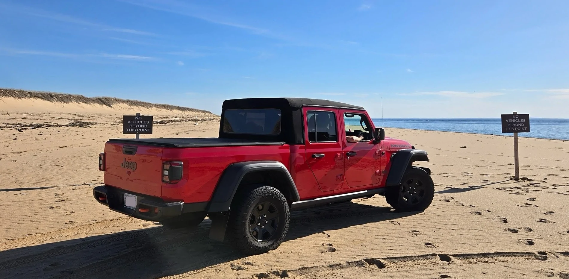 Jeep Gladiator Price drop! Premium OEM Soft Top w/Tinted Rear Window - Great Condition Red Mojave 01