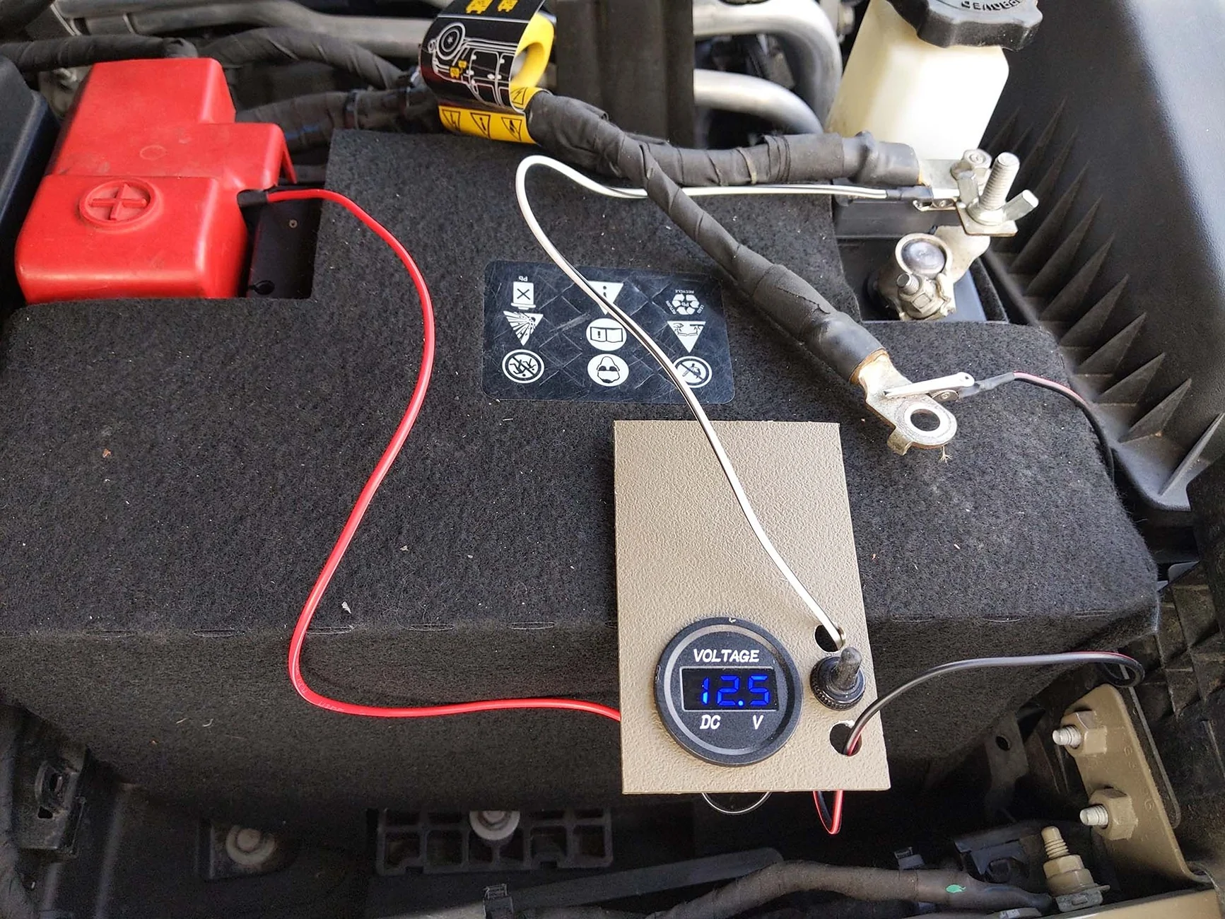 Jeep Gladiator Install auxiliary battery disconnect in 5 minutes jt battery monitor 1