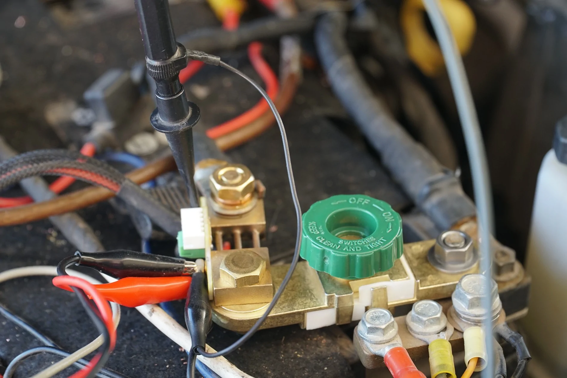 Jeep Gladiator Install auxiliary battery disconnect in 5 minutes DSC05596