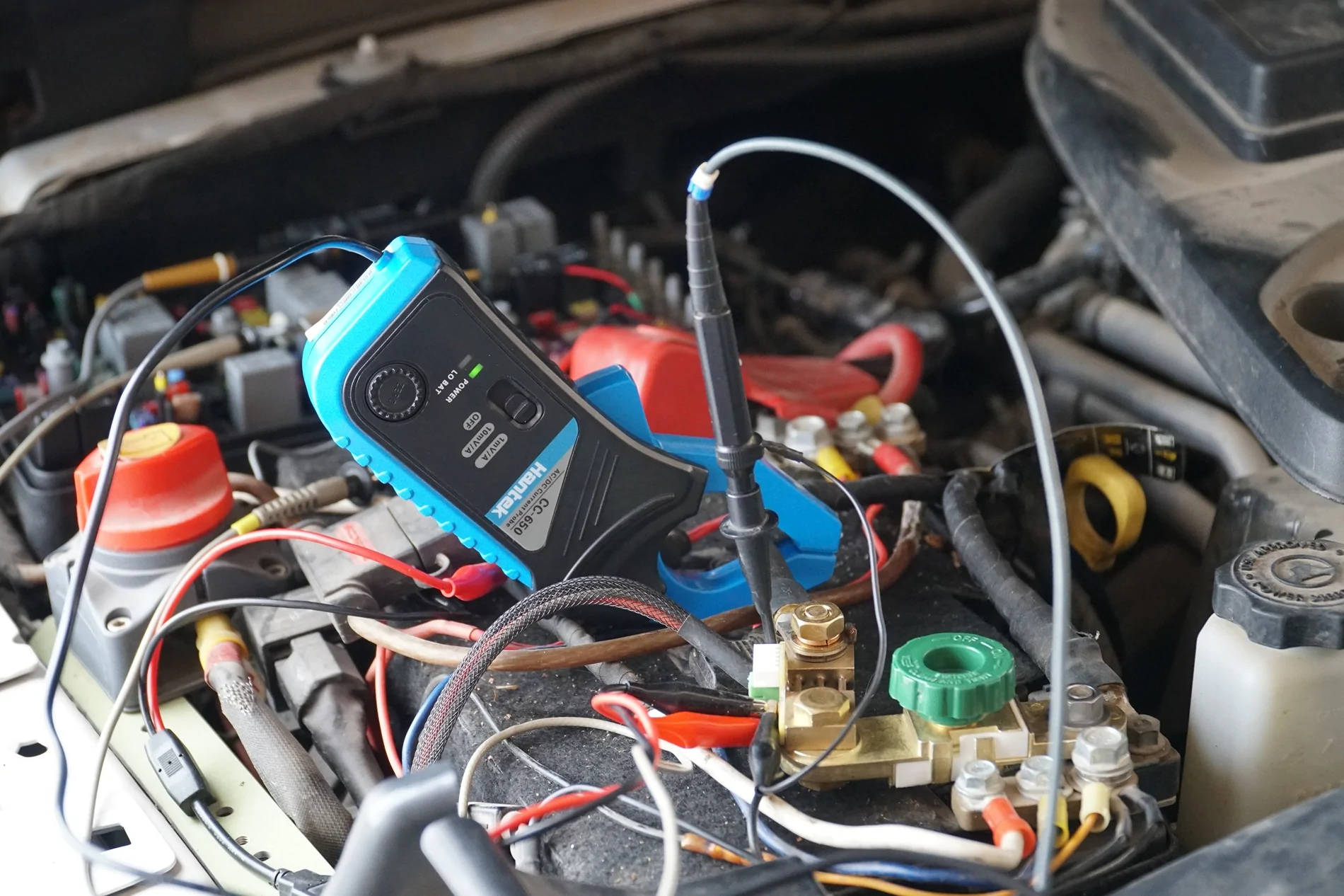 Jeep Gladiator Install auxiliary battery disconnect in 5 minutes DSC05600