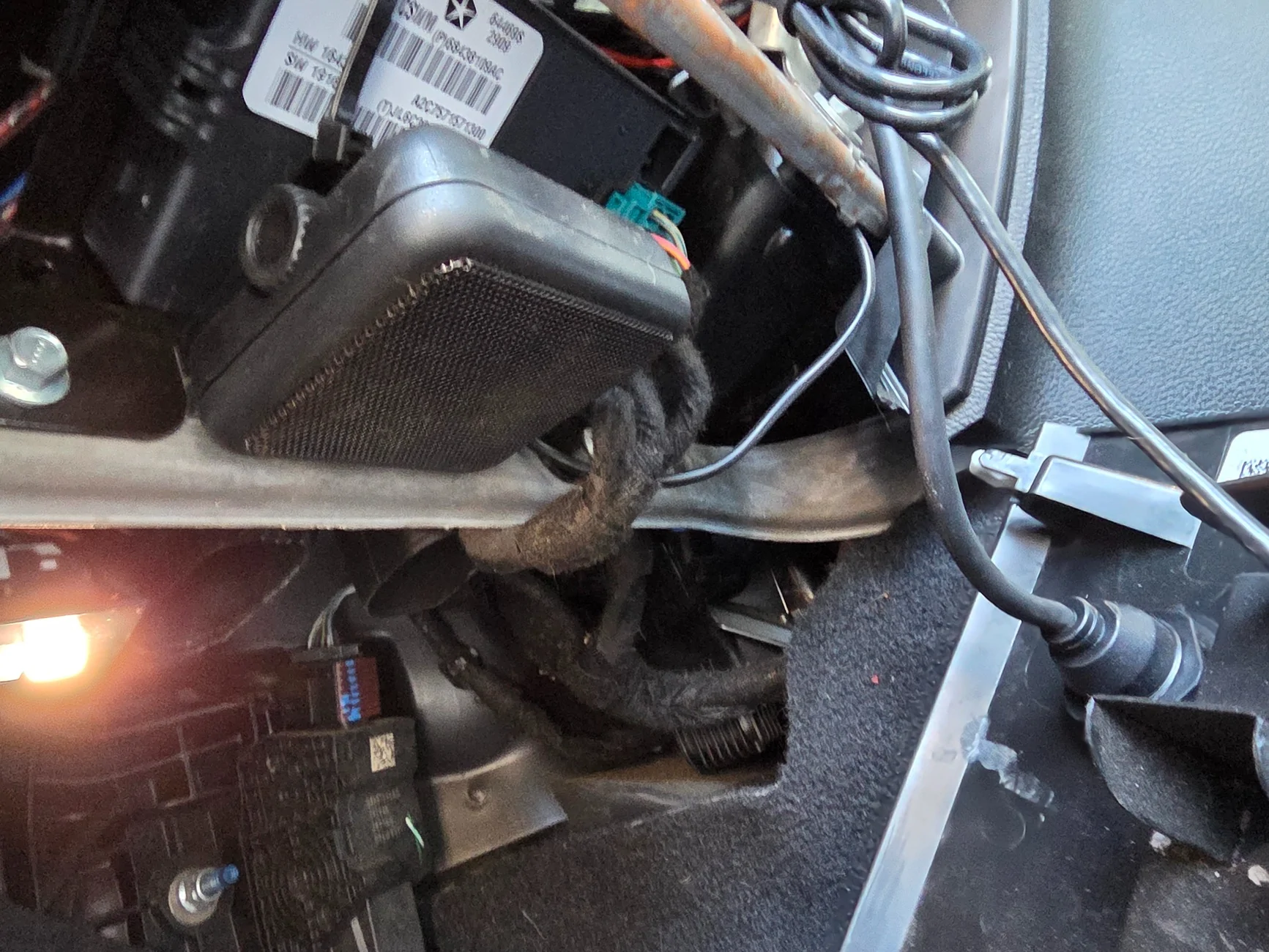 Jeep Gladiator Weird Speaker 20251118_112708