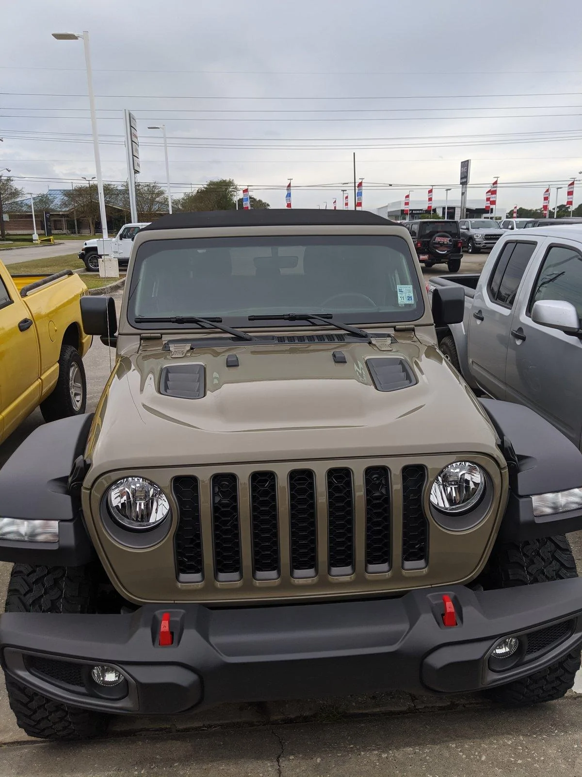 Jeep Gladiator Request: Gladiators with soft tops C4320AFD-FC1B-4DCE-B3C8-41862466806E