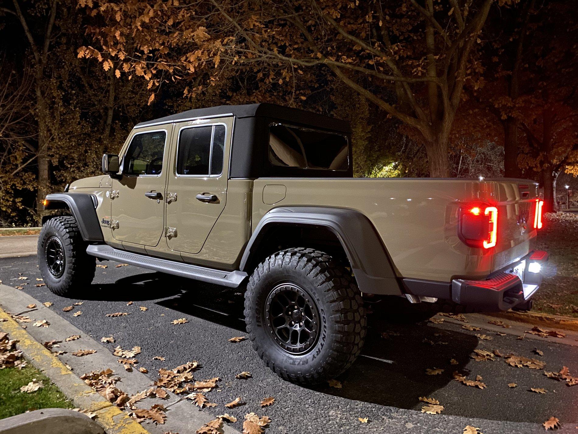 Jeep Gladiator Request: Gladiators with soft tops 5A3A75AD-657A-4B18-BC51-6ACC5A763E72