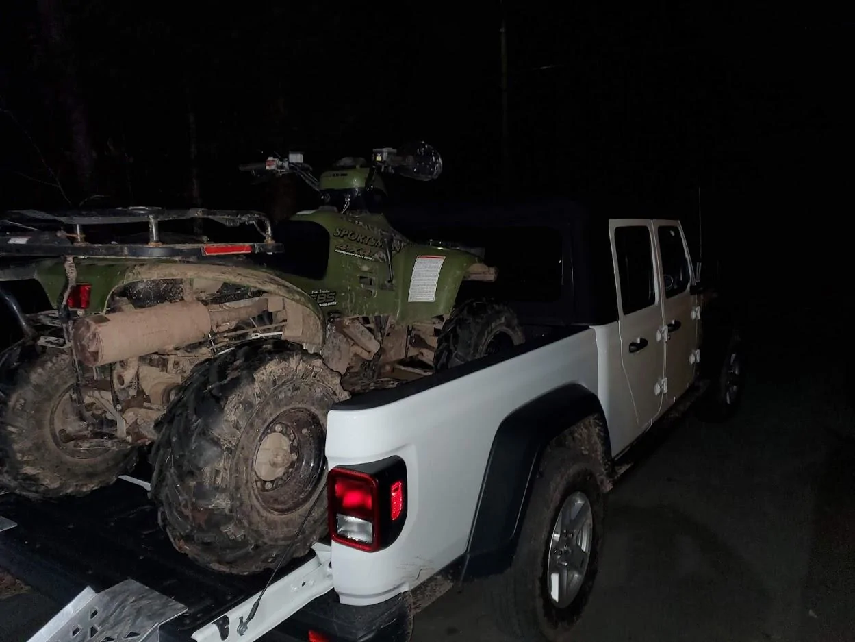 Jeep Gladiator Hauling ATV in bed kcTHZZXFqtrCx51n7PMkZSHfNq3_eT_00lL__Ys79aXnSzo807cw_-Yx9P6mbla2tck9Yuy2PYCgL2kHG1=w1250-h937