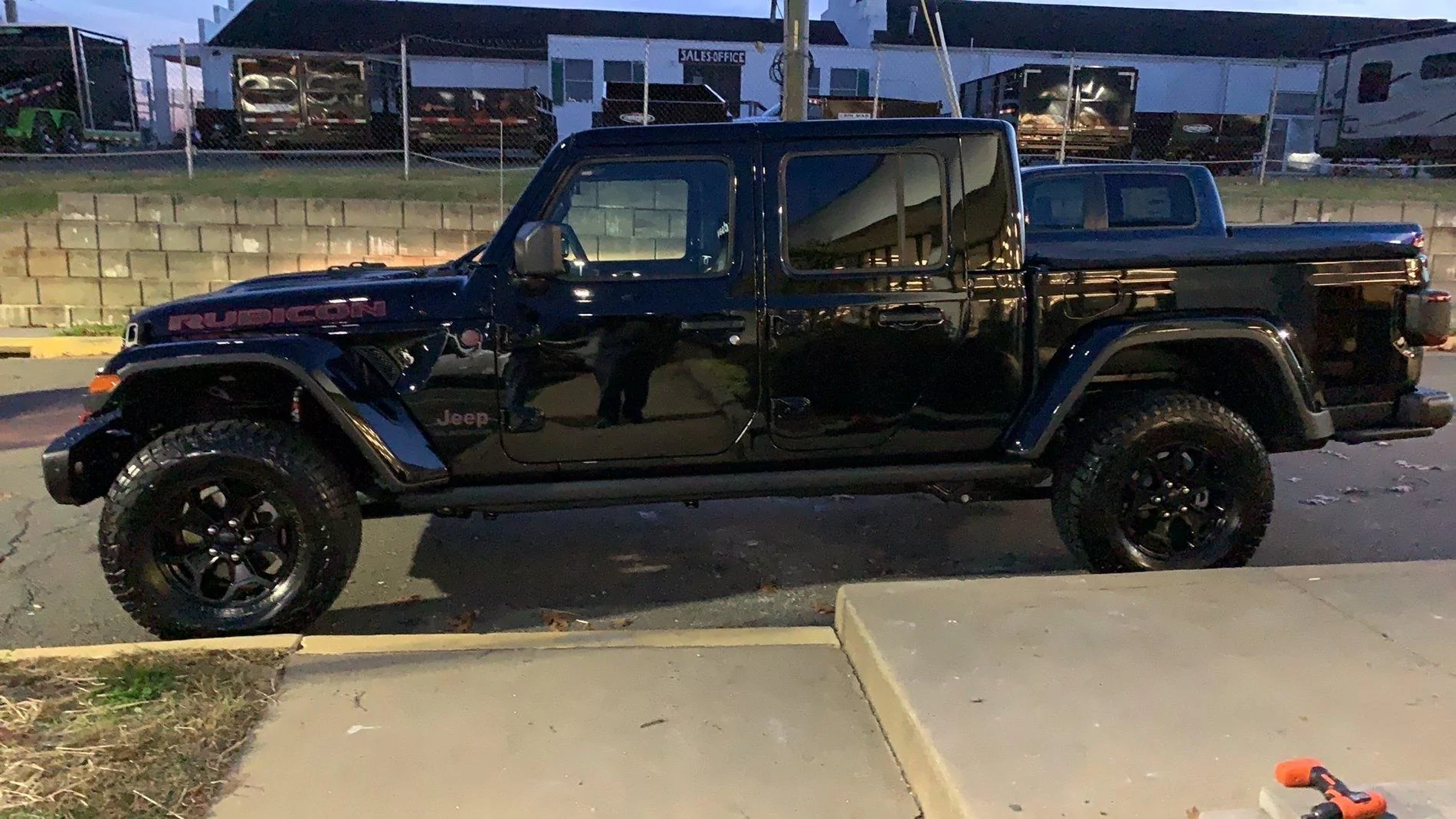 Jeep Gladiator LAUNCH EDITION Gladiator JT Club AB788C7F-65F7-448E-9DF2-F81203D34769
