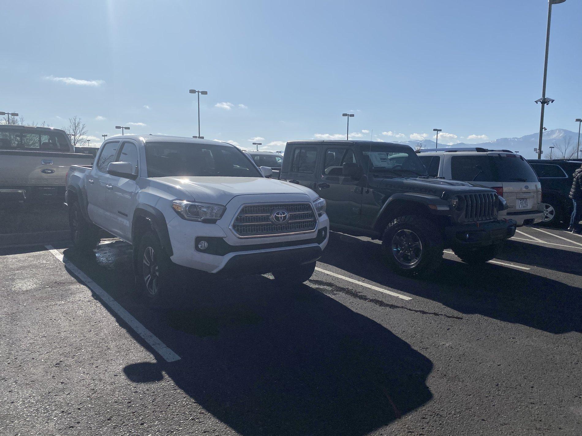 Jeep Gladiator Sting grey owners (future) check in 0998593D-F92D-432F-8284-D0DA0F891CB7