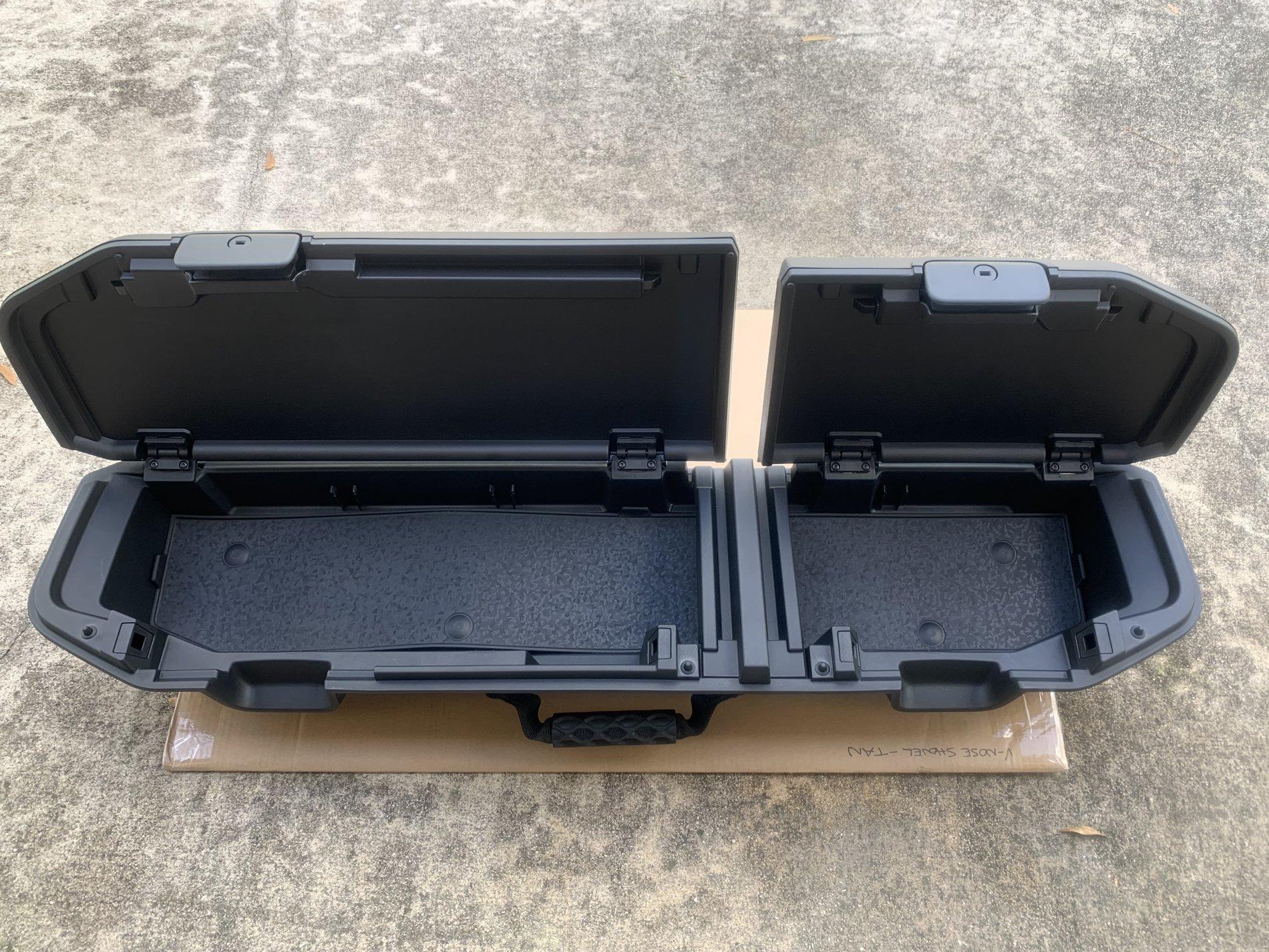 Jeep Gladiator Under rear seat storage box A083F35E-6036-47E7-B066-5D445B2ABB1F