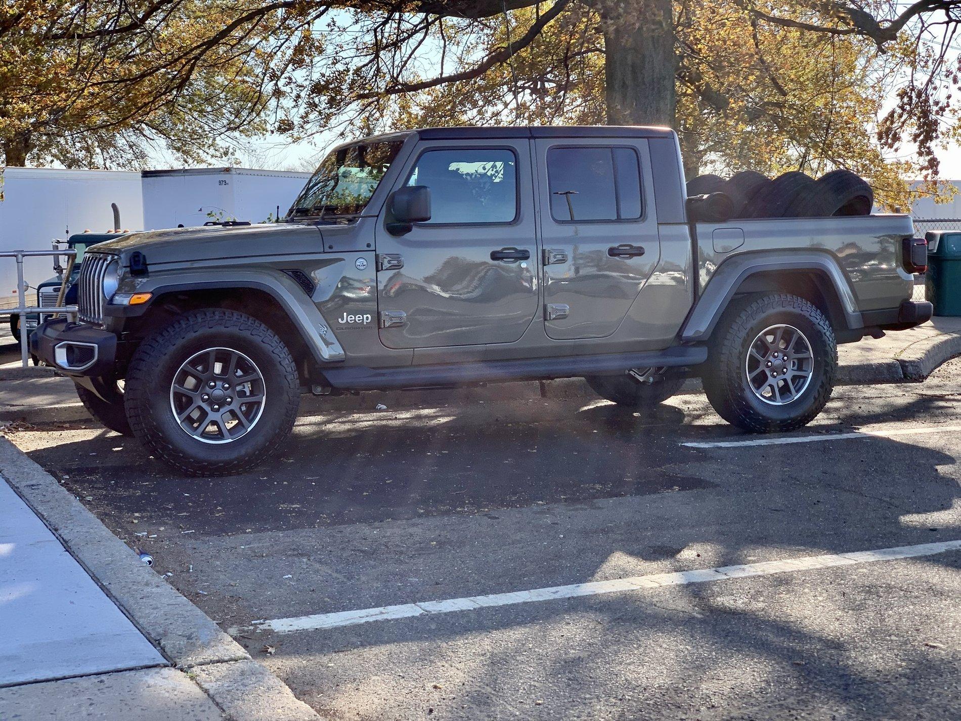 Jeep Gladiator 17" wheels and 35" tires on Overland? F2C114BD-A7B1-4EB0-8A2C-AA5AA34F682B