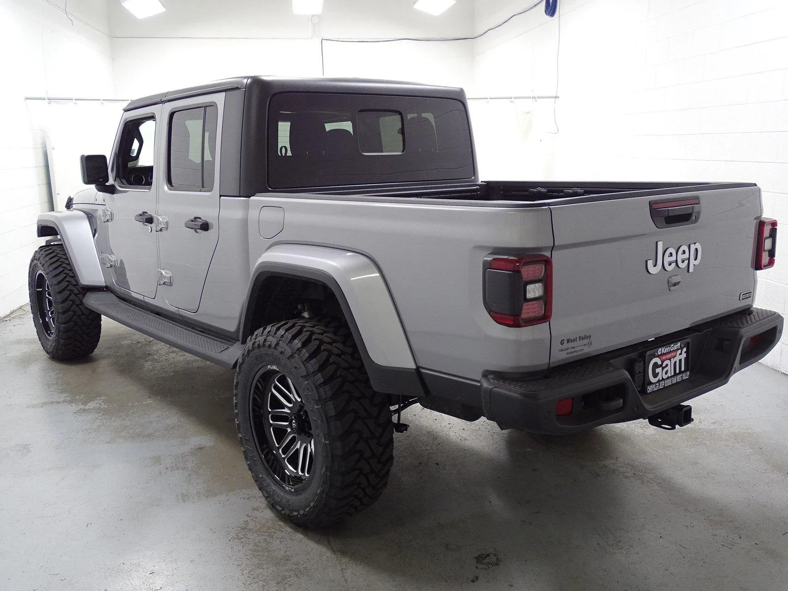 Jeep Gladiator MOPAR JT GLADIATOR - FACTORY SIDE STEPS - BRAND NEW COND JT SIDE STEPS 2