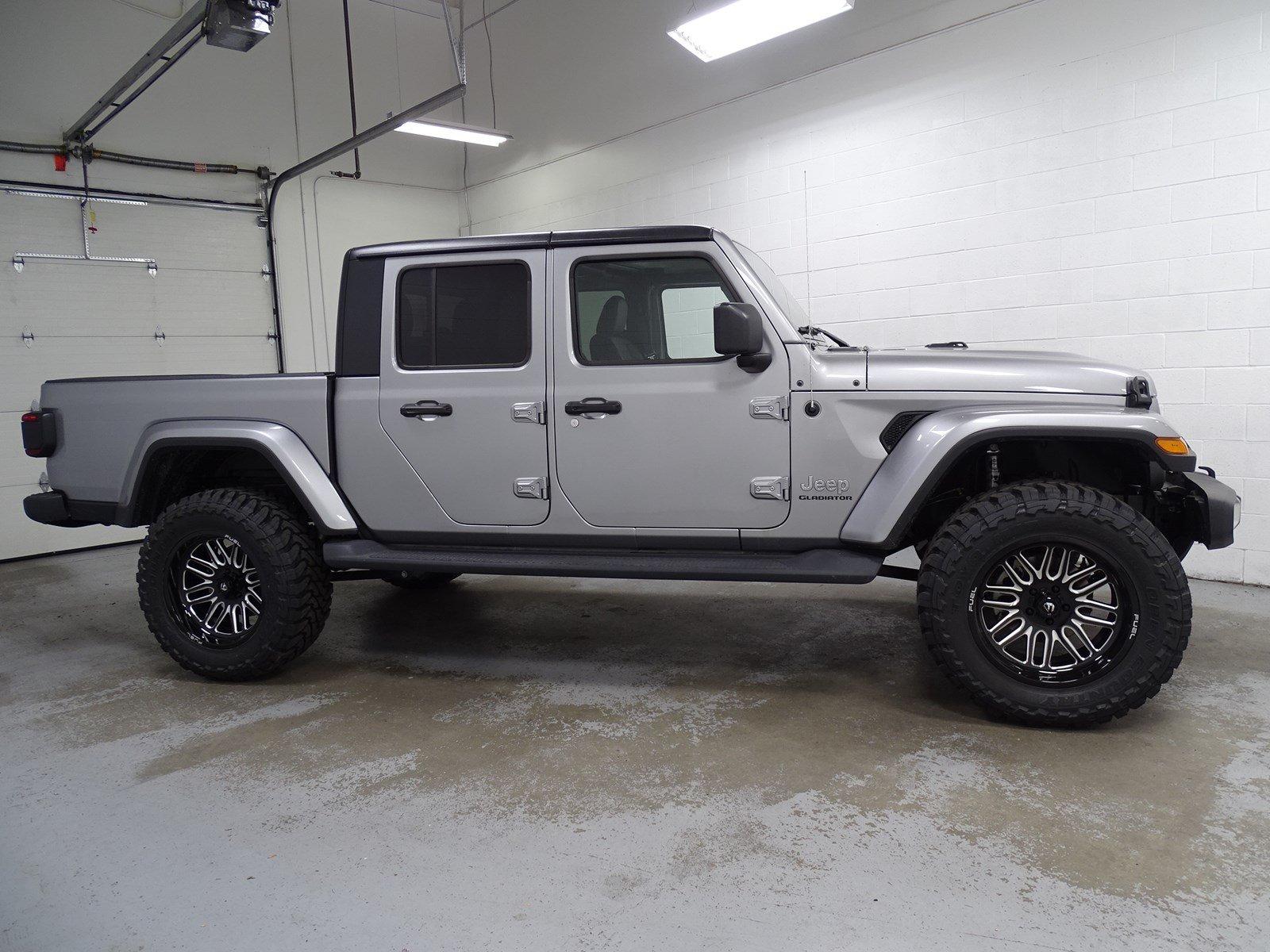 Jeep Gladiator MOPAR JT GLADIATOR - FACTORY SIDE STEPS - BRAND NEW COND JT SIDE STEPS 1