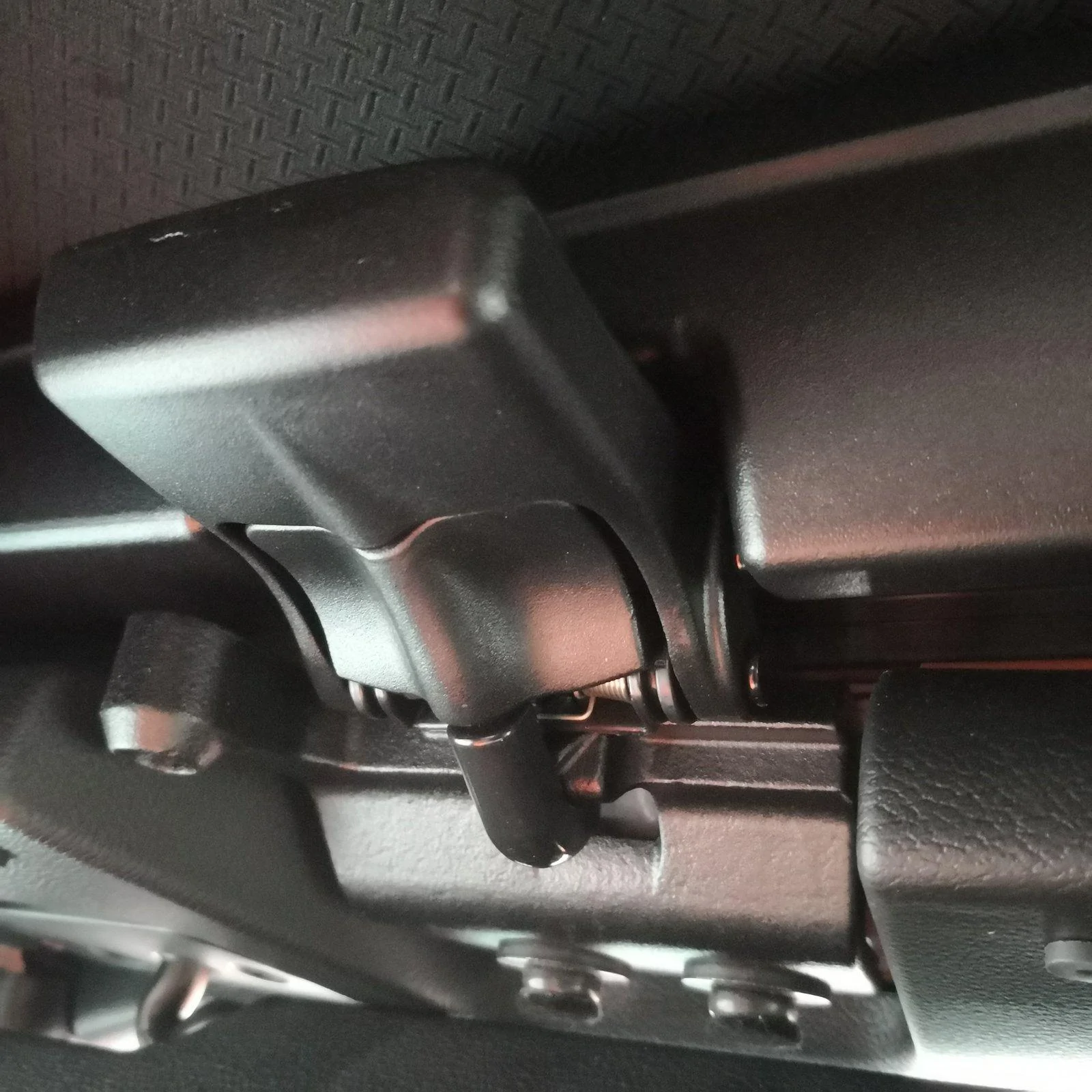 Jeep Gladiator Soft top latch is loose IMG_20191105_171558