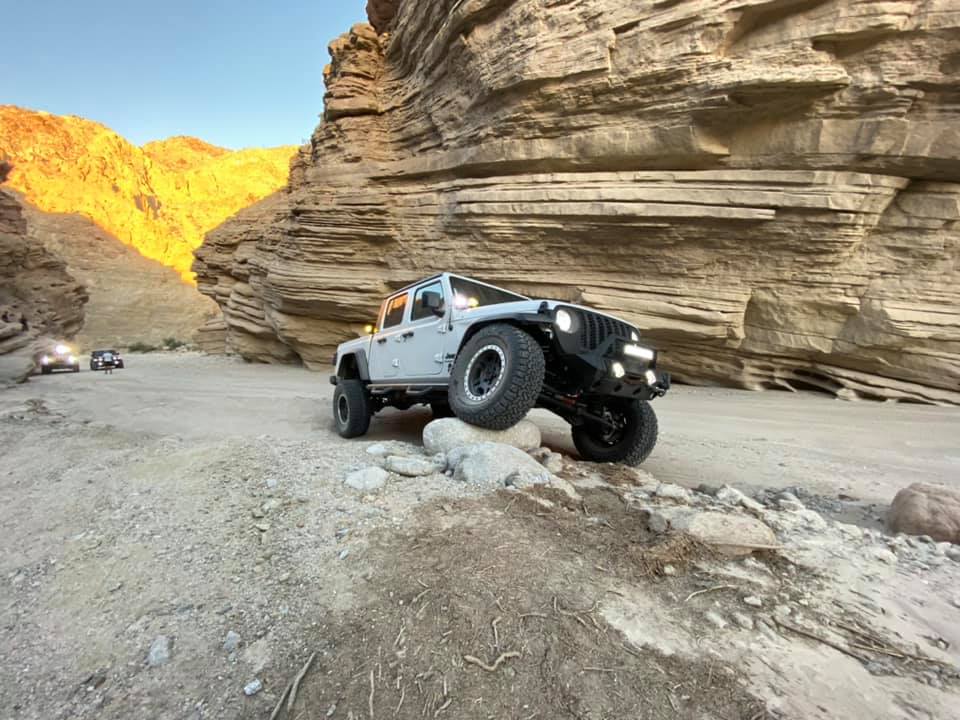 Jeep Gladiator UPDATED- 8/6/2021 Bright white Sport-S Max Tow Build 73224760_10162427689945052_6440943749781520384_n