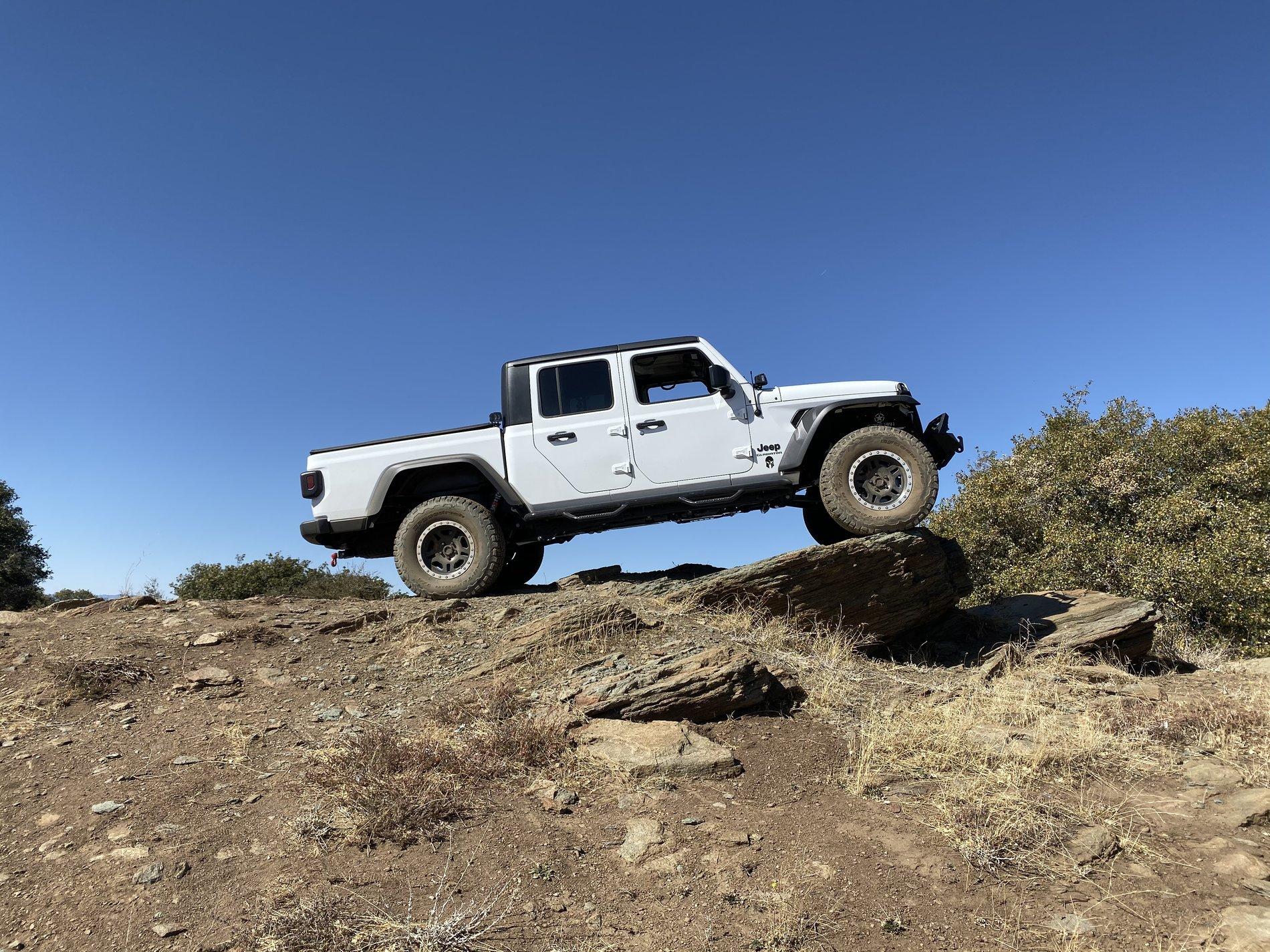 Jeep Gladiator UPDATED- 8/6/2021 Bright white Sport-S Max Tow Build 5C503173-E92D-4991-AB7F-58425A6570FC