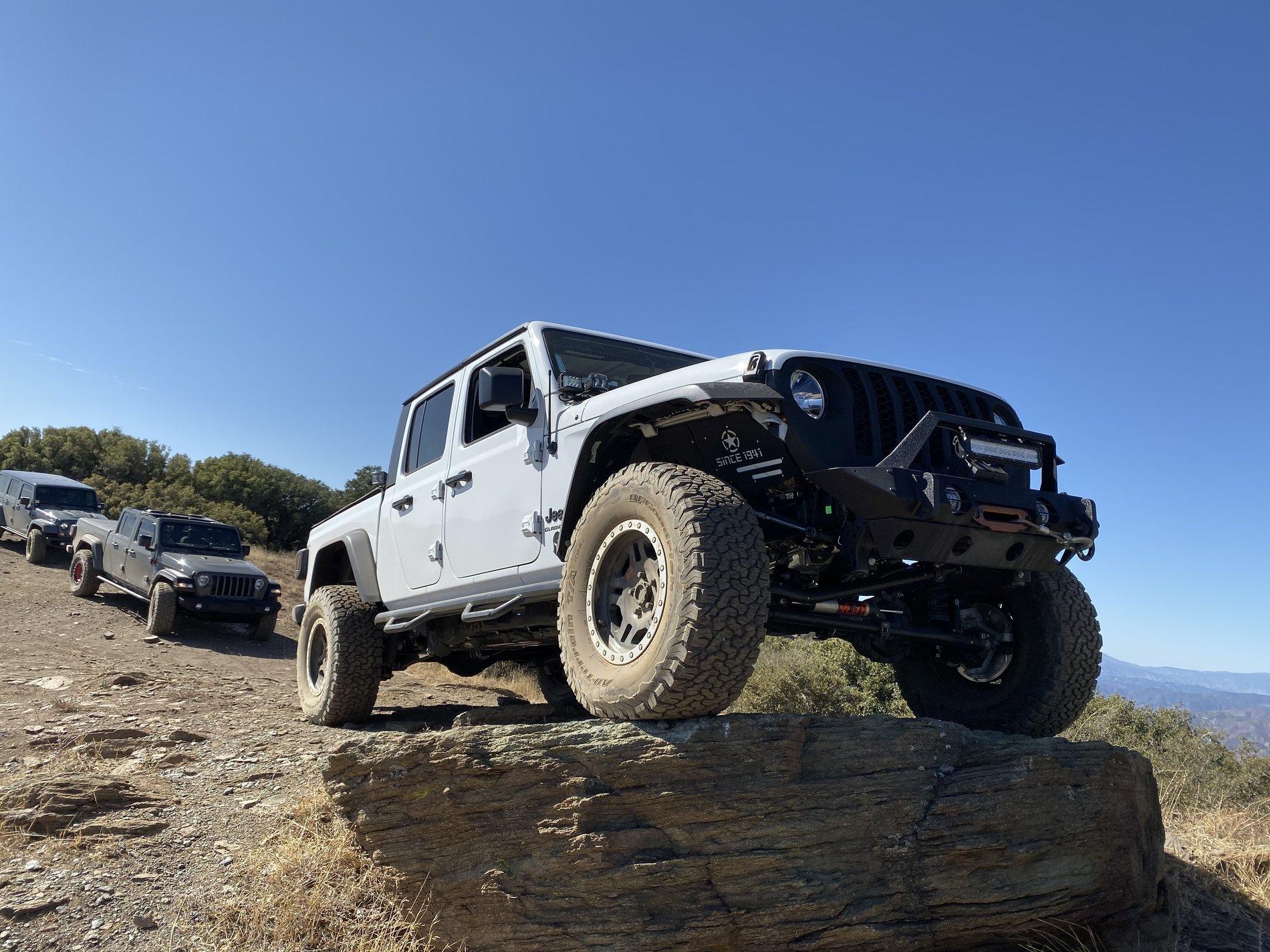 Jeep Gladiator UPDATED- 8/6/2021 Bright white Sport-S Max Tow Build A1E22D14-CB57-4404-B5B9-FD0DDA7F9C82