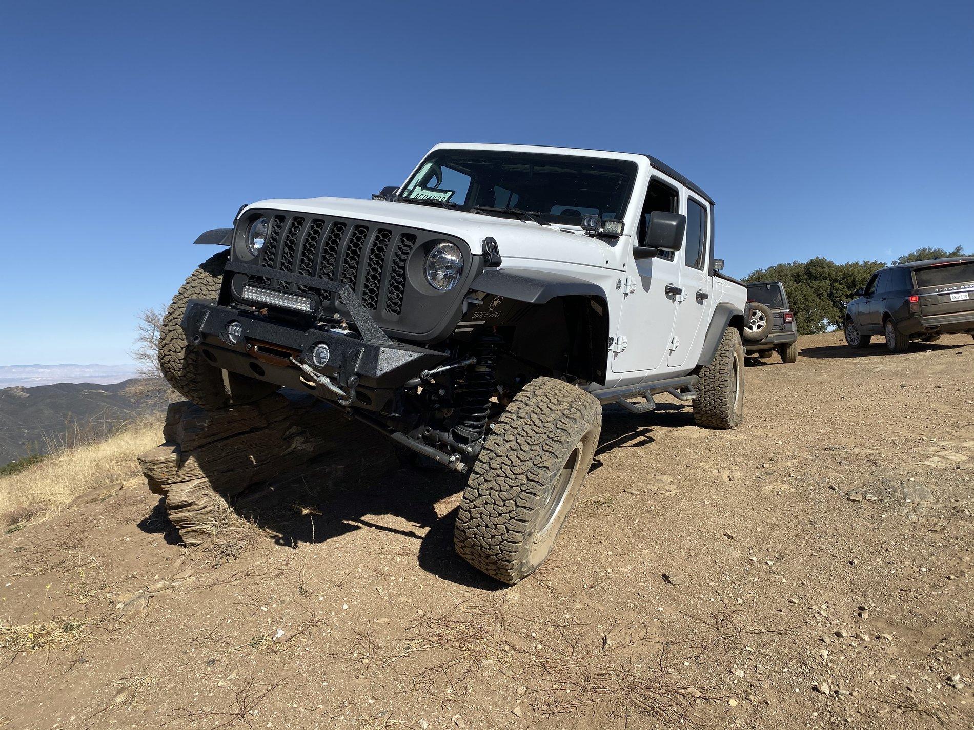 Jeep Gladiator UPDATED- 8/6/2021 Bright white Sport-S Max Tow Build F0733763-DB98-4224-9ED9-4EAC1983826F