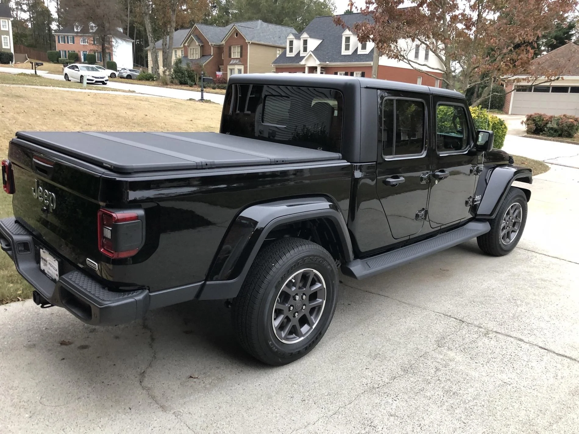 Jeep Gladiator Factory soft bed cover or mopar trifold hard cover ? ITWKxF0