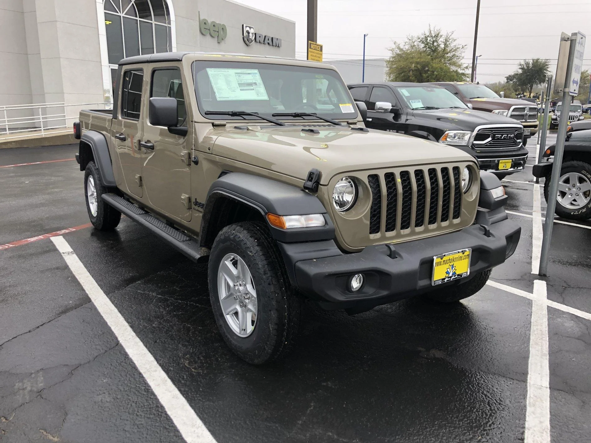 Jeep Gladiator Delay ordering for GATOR?????? FA7A9178-D979-4244-83D9-ED2E83276B97