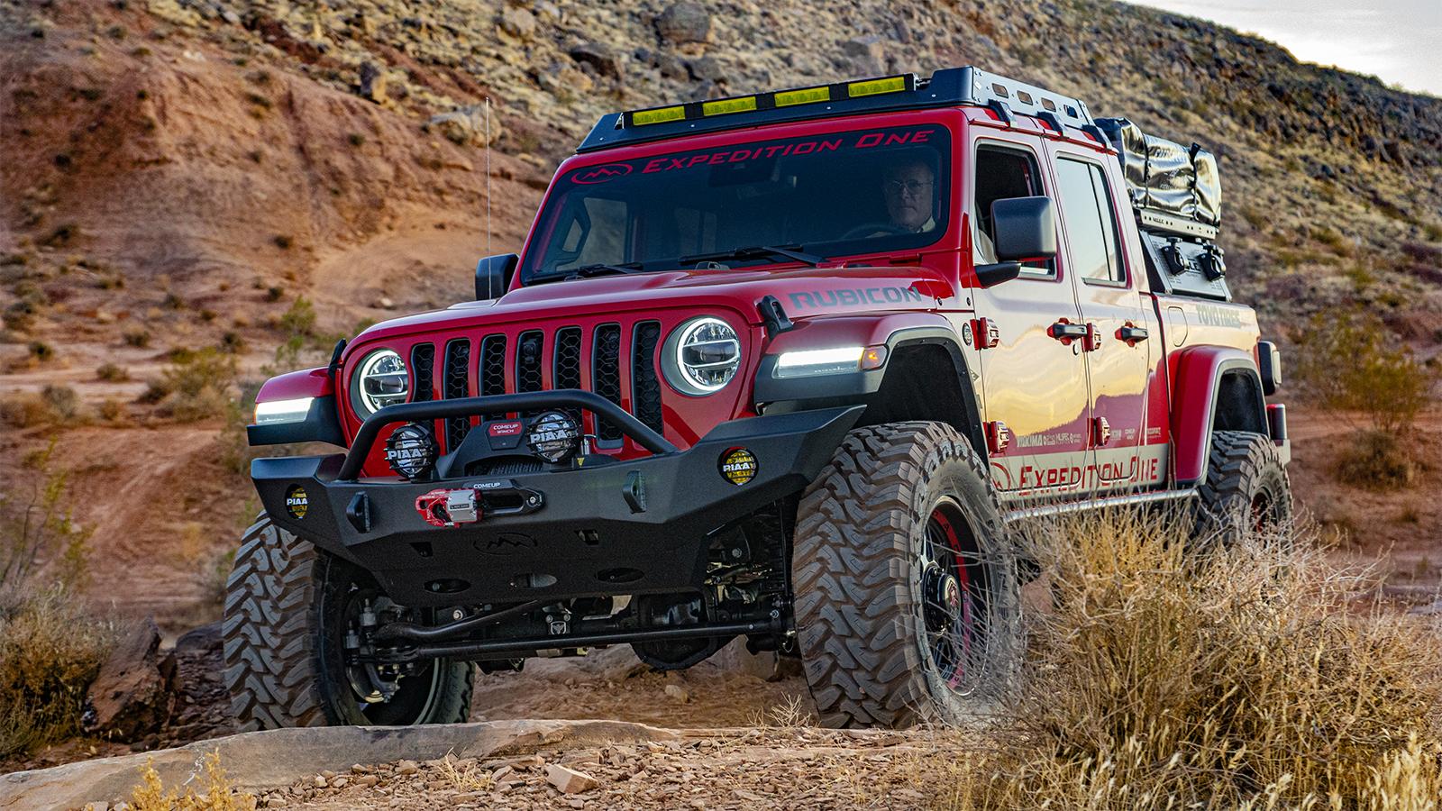 Jeep Gladiator Gauging popular style for two bumper variants 6