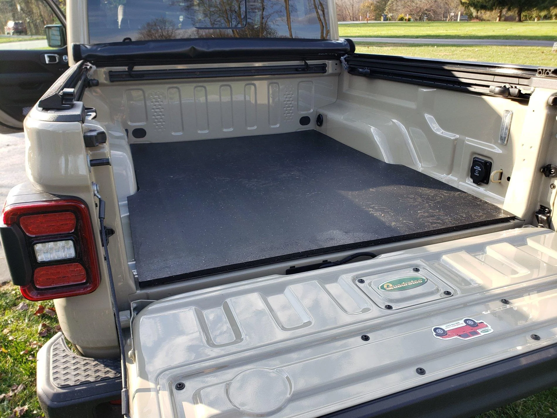 Jeep Gladiator Removable Bed Liner/Pad 20191110_144745